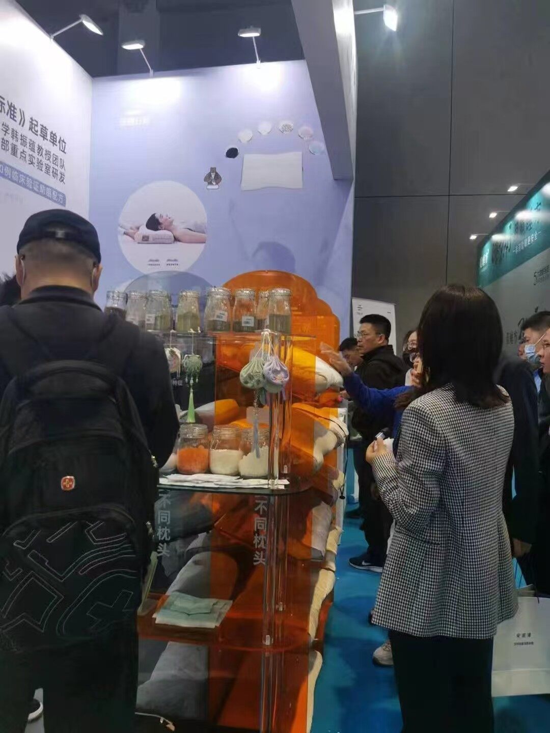 枕博士系列产品参加2024年中国国际医疗器械展