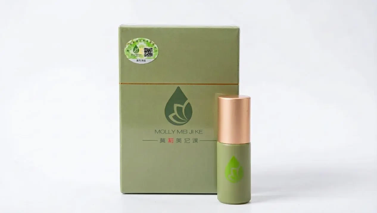 莫莉美记课外包装盒与玫瑰金盖滚珠瓶身实拍