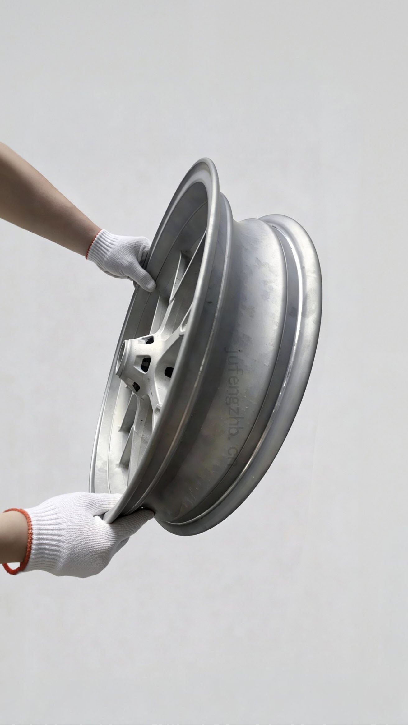 Car wheel, dry-blasted pre-machined blank
