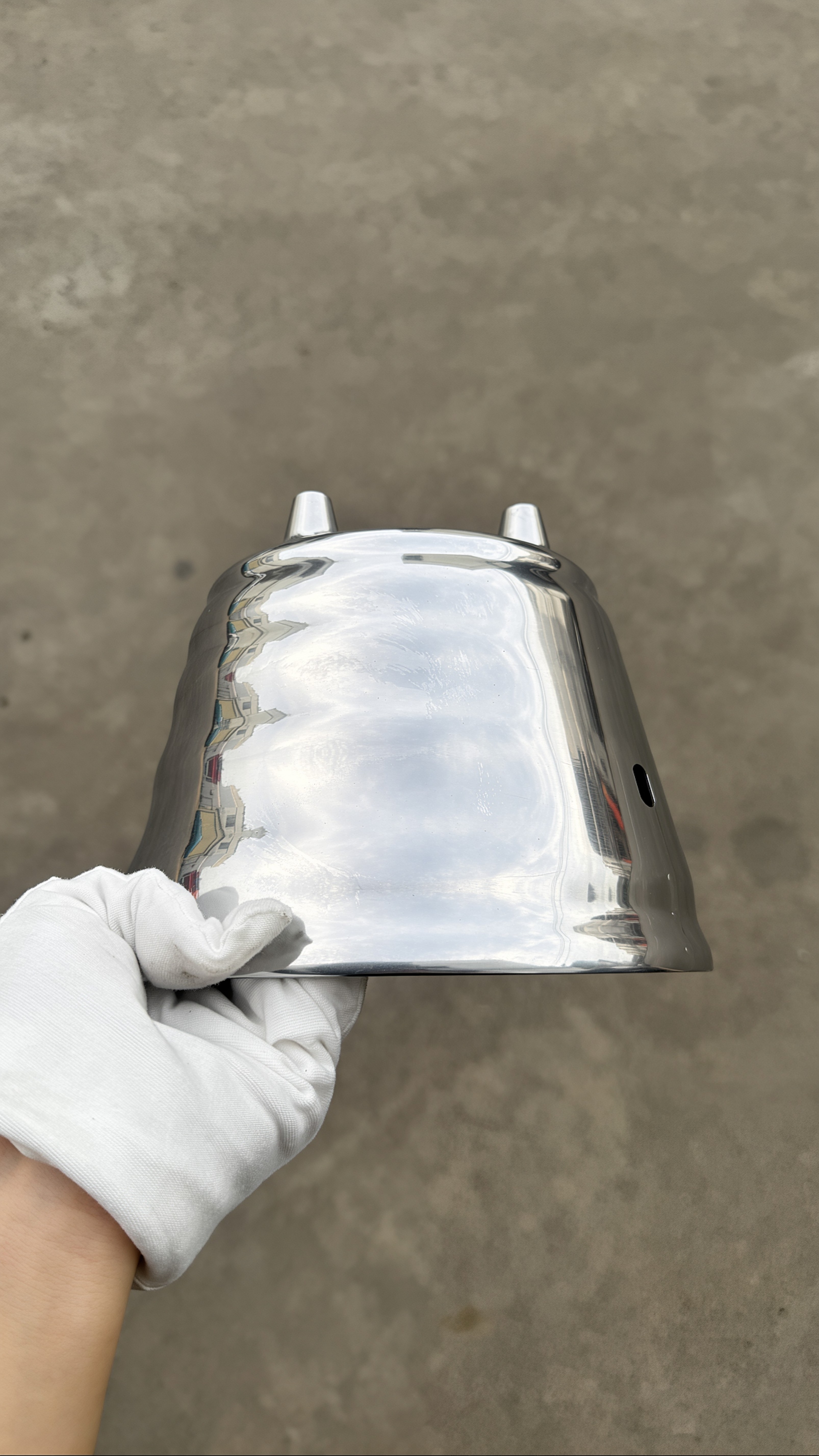 Hardware workpiece with 8K mirror finish after dry tumbling