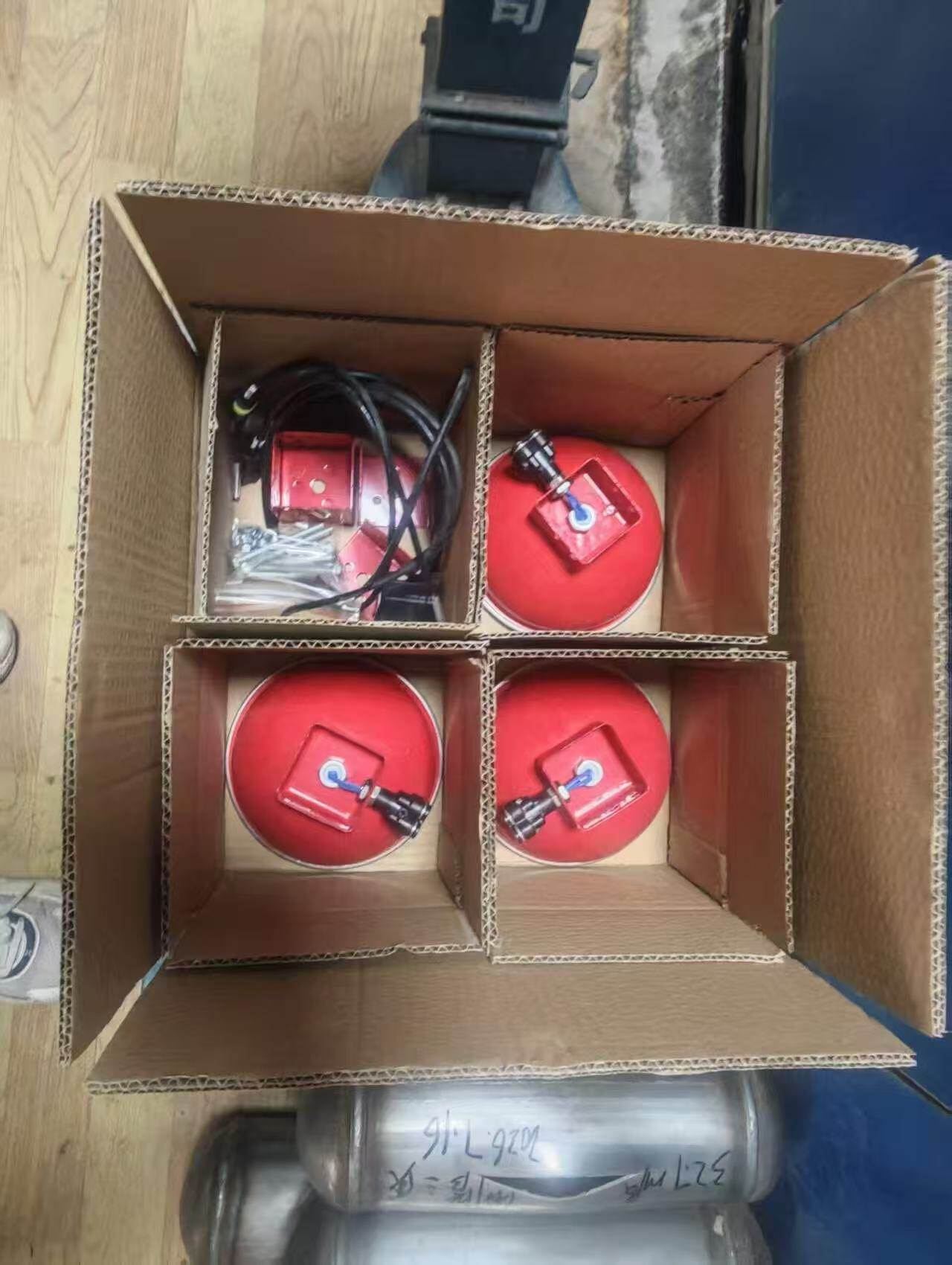 Hanging Dry Powder Fire Extinguishing Device 3