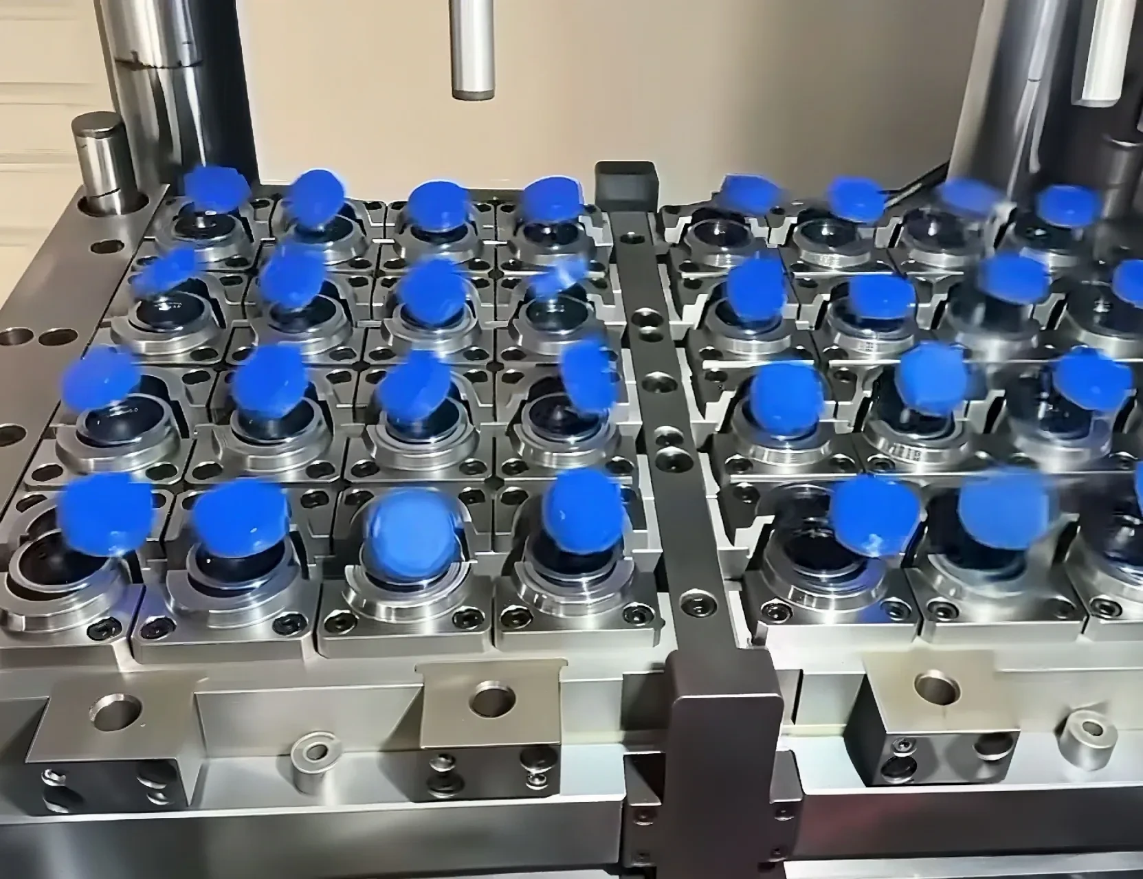 Plastic mold steel sheet surface