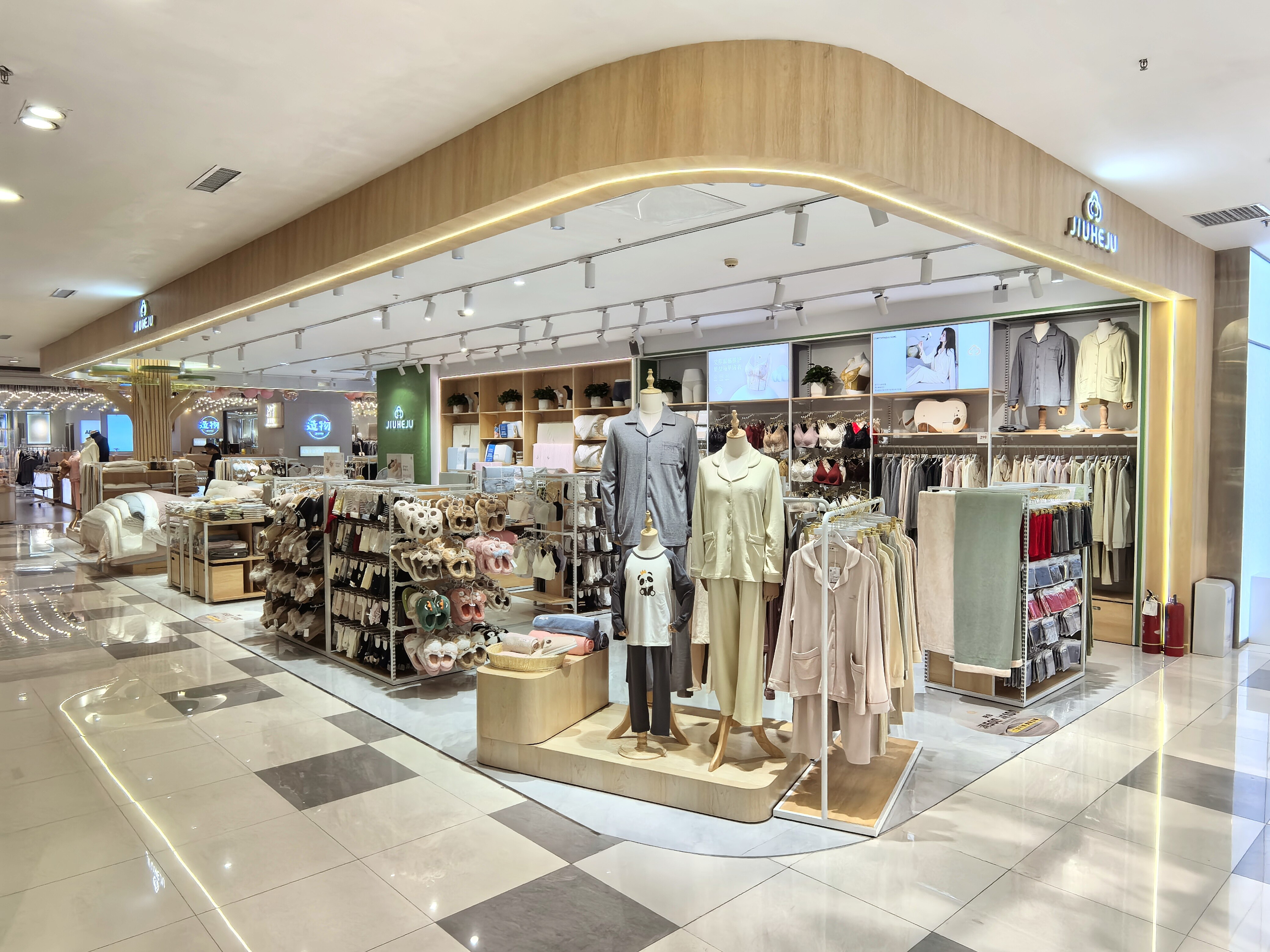 床品展示区柔和灯光