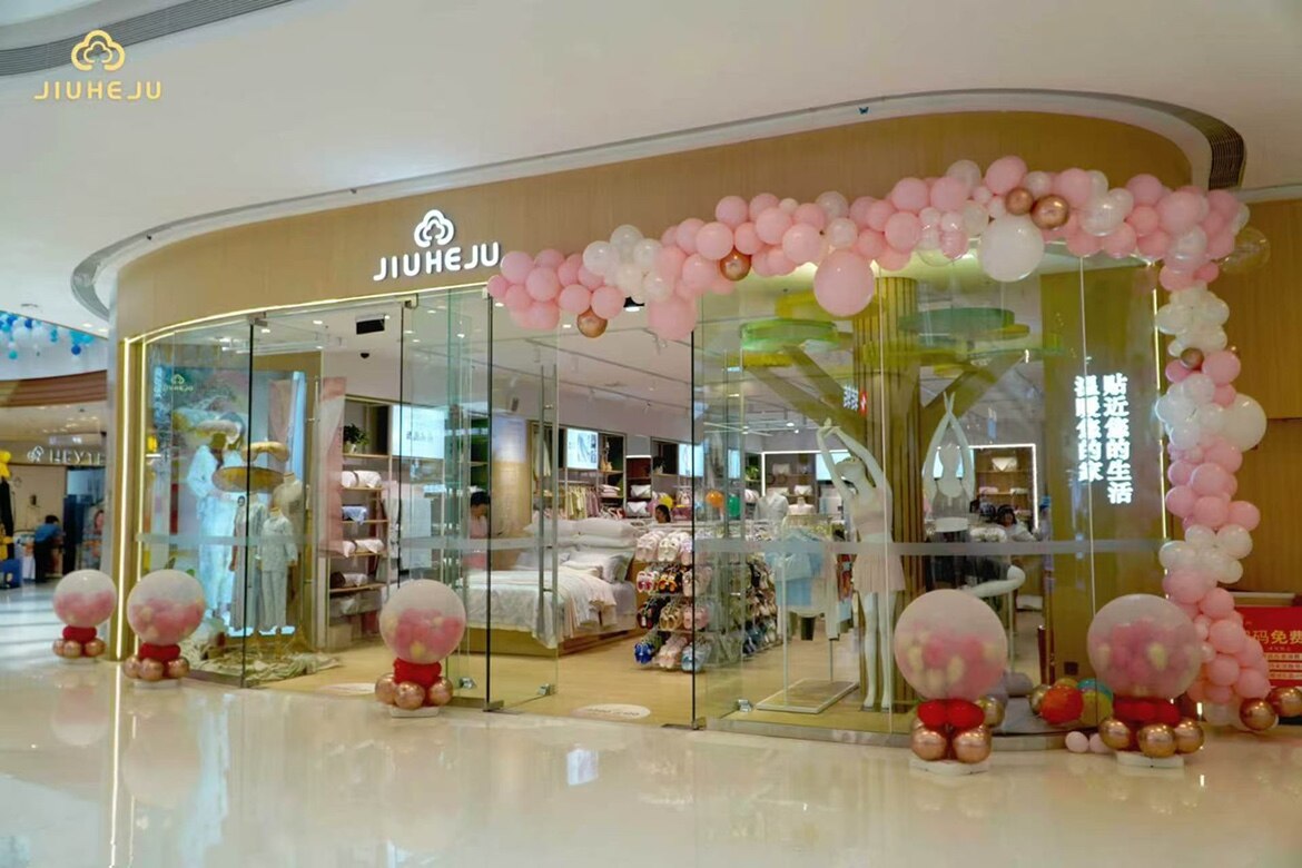 门店暖光货架陈列