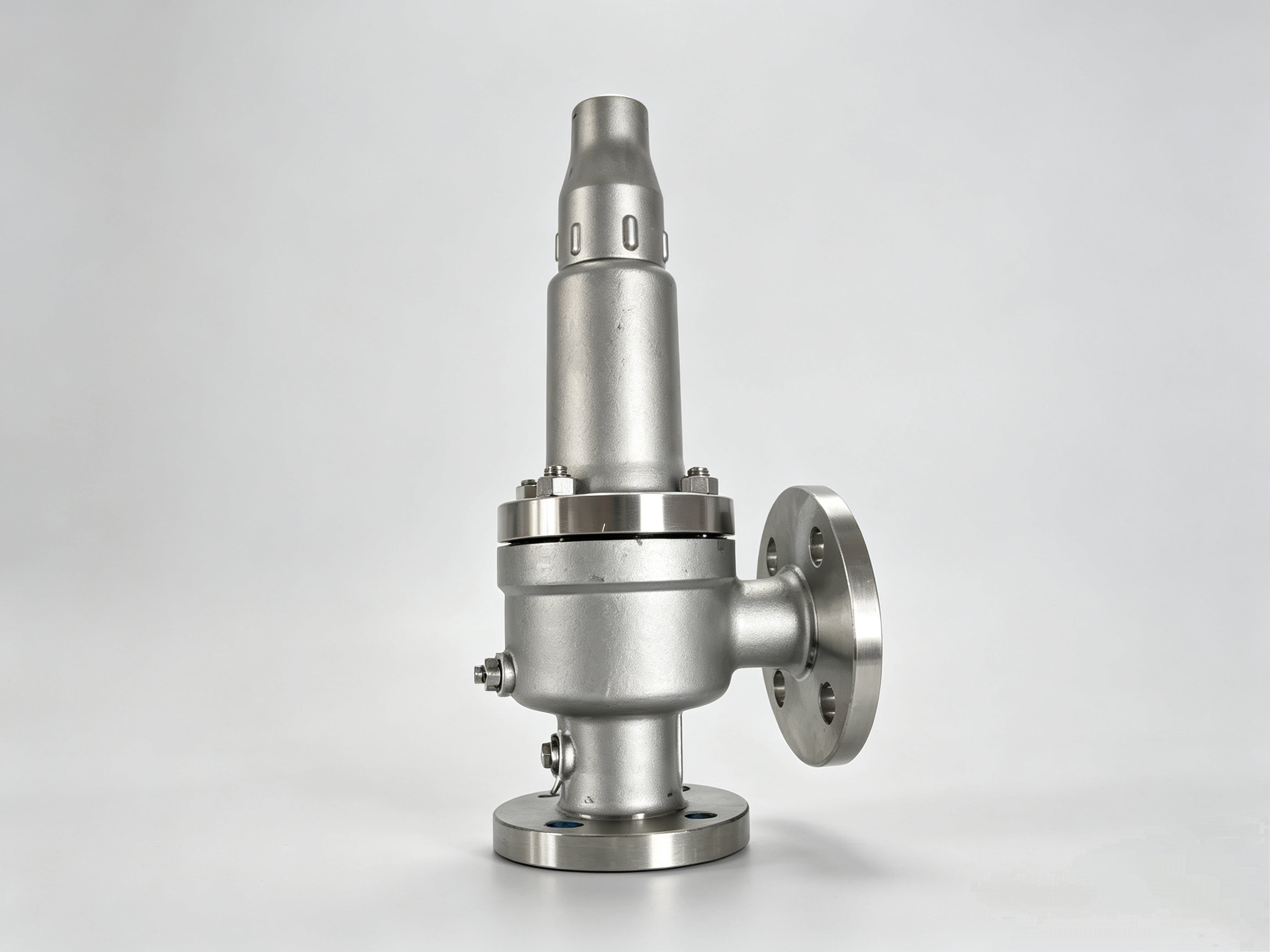 A41W Enclosed Spring Low Lift Flange Safety Valve, Hard Seal Relief Valve For Water & Oil, Overpressure Protection Safety Valve For Storage Tank & Pressure Vessel