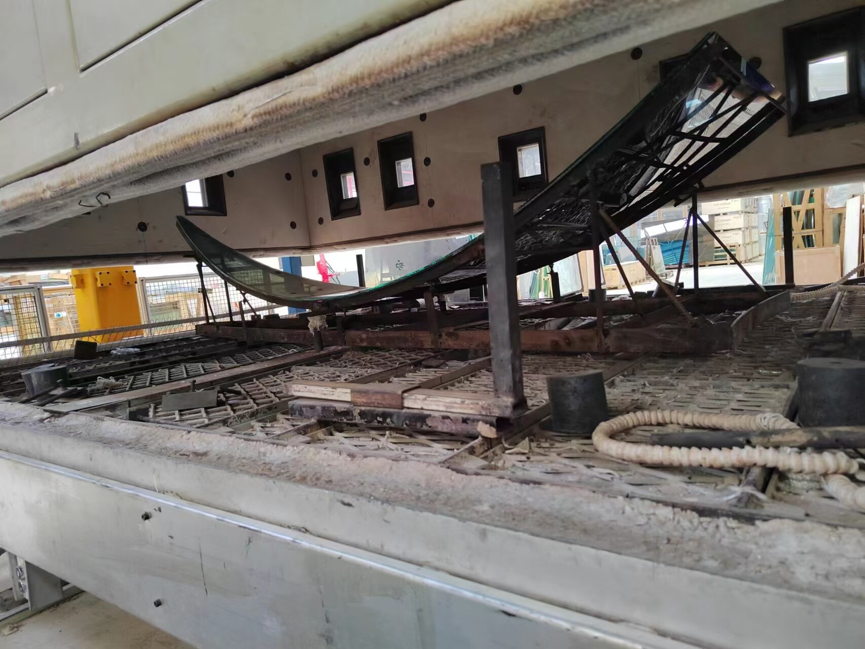 Single-chamber bus furnace 4