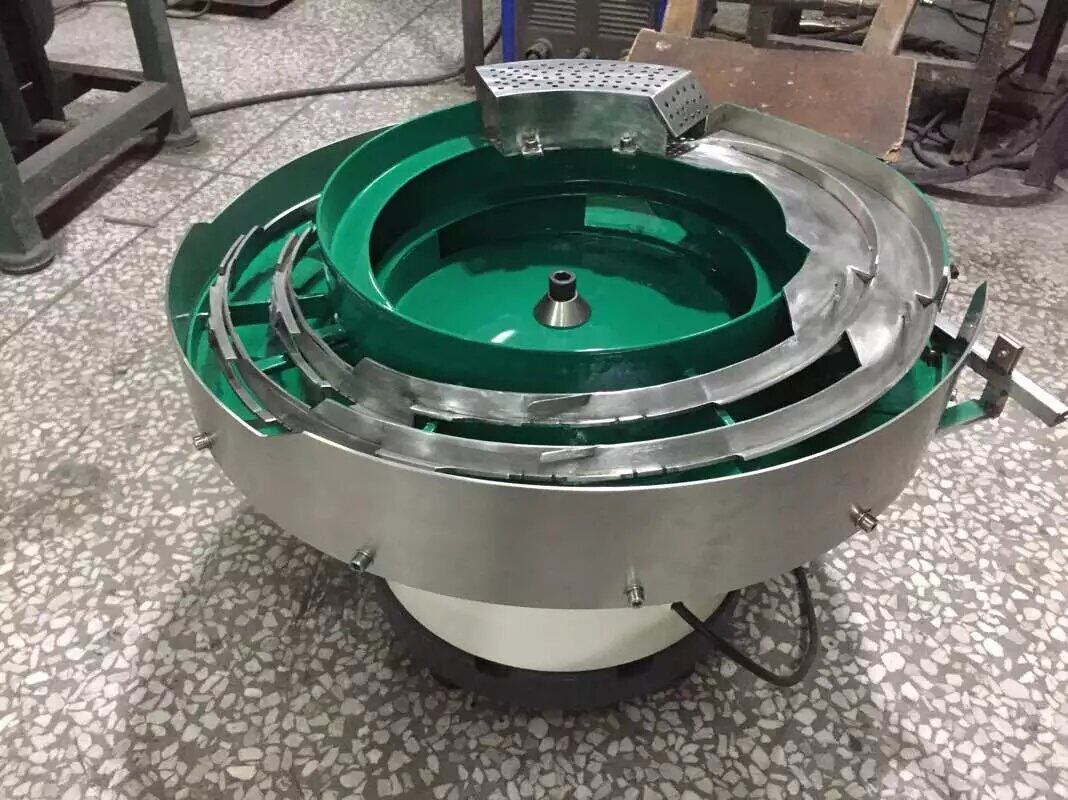 塑胶件去毛刺 + 自动上料一体化