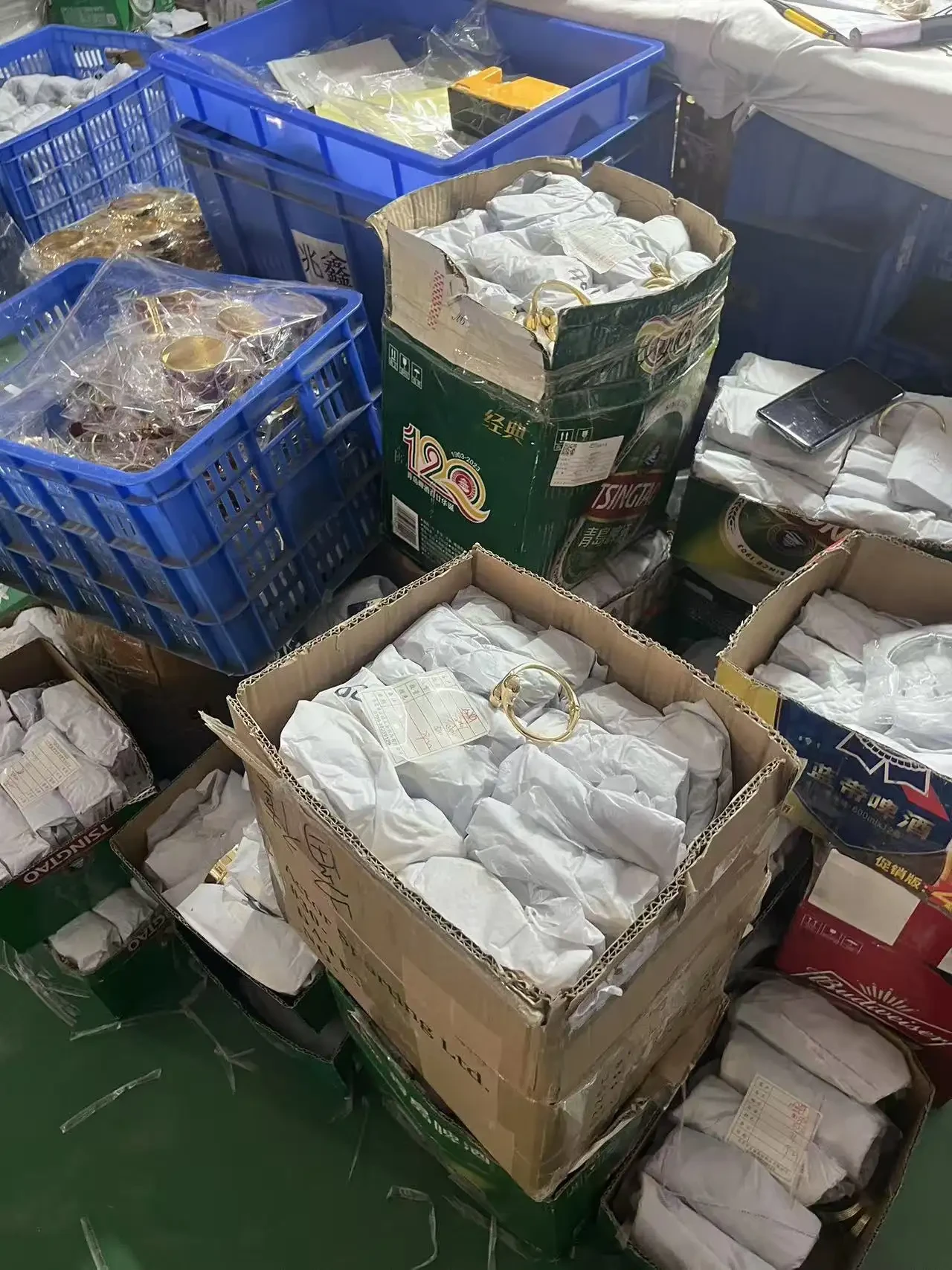钥匙扣配件与链条生产线车间