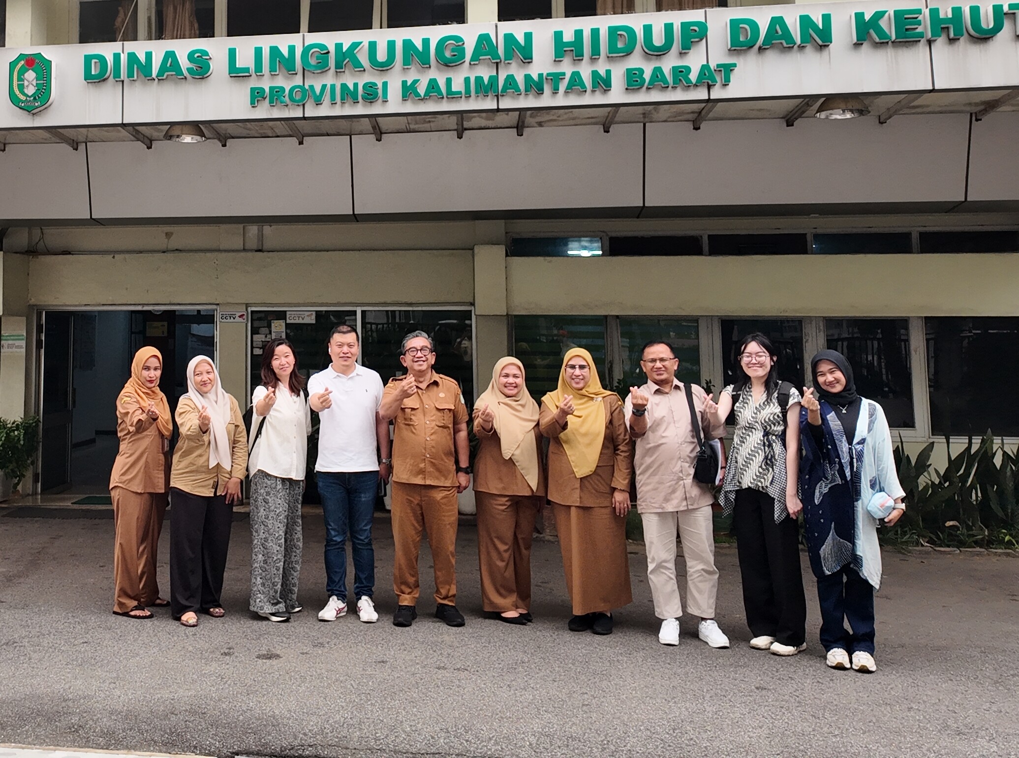 Group photo with DLHK