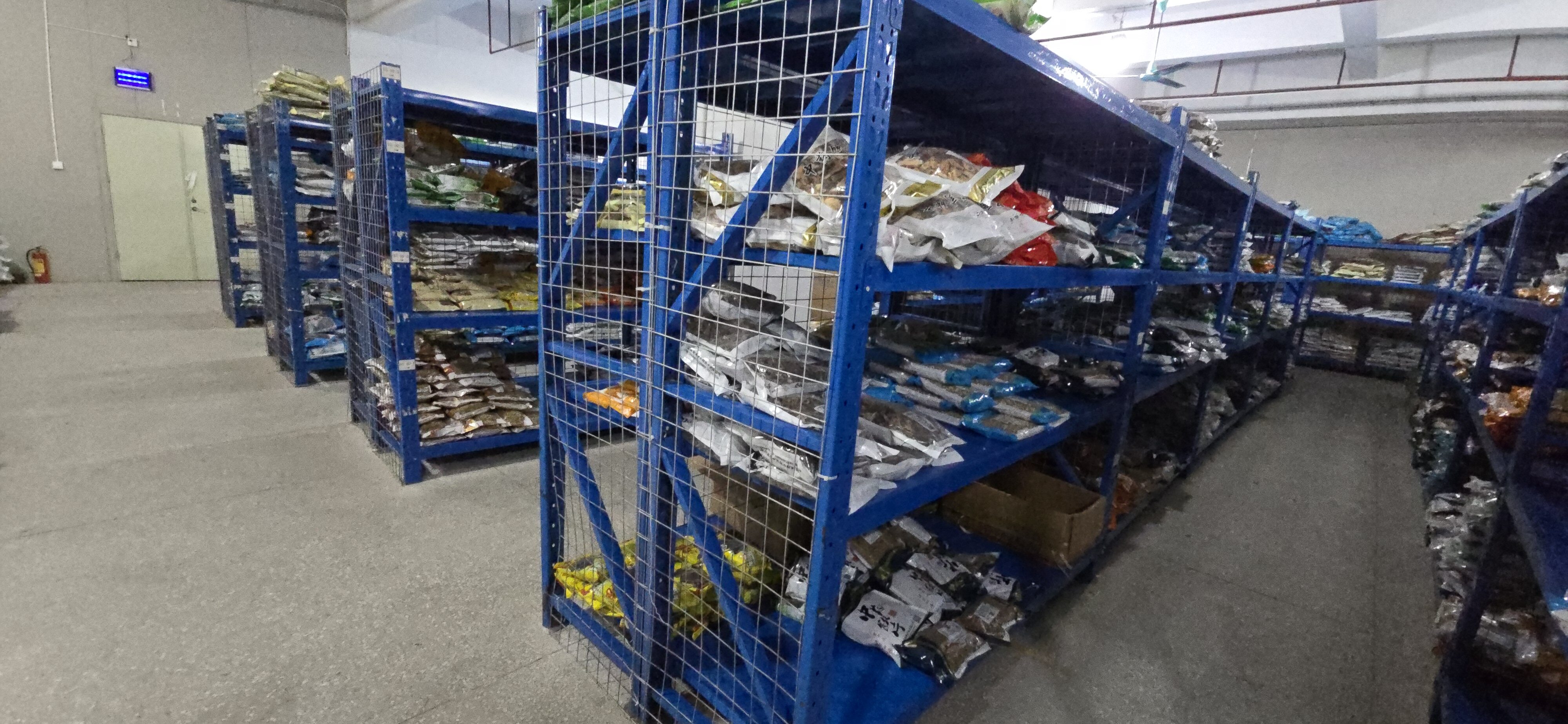 厚德福药业仓库药品存储区