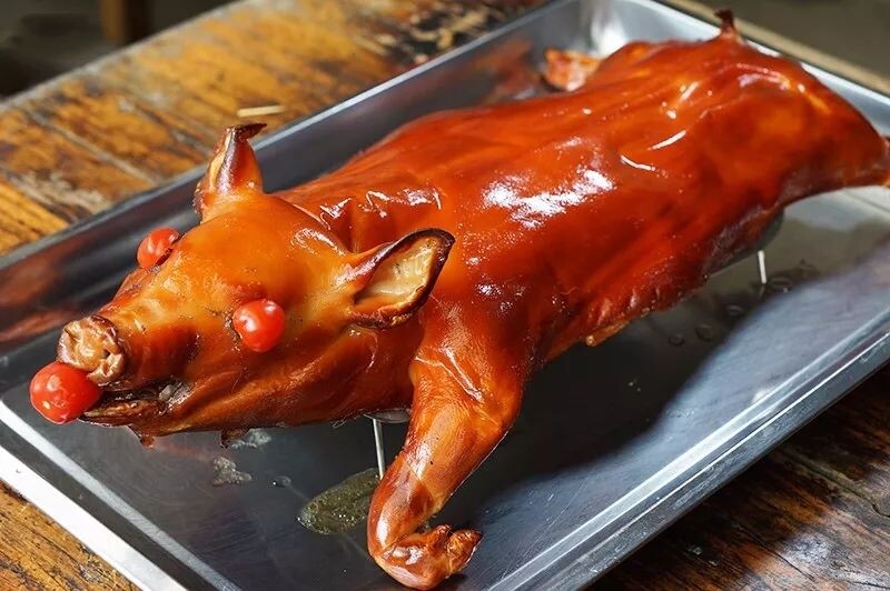 烤乳猪（提前一个月预定）
