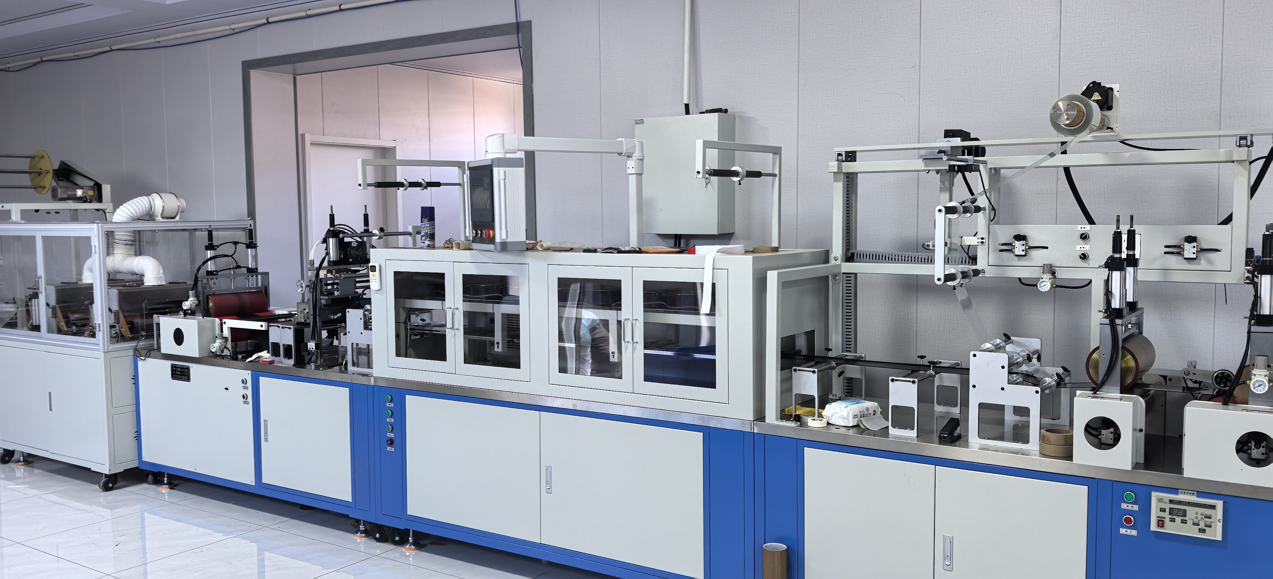 Tianjin Hongyi Velcro adds a domestic intelligent adhesive-backed Velcro production line, with an annual output value of 500W.