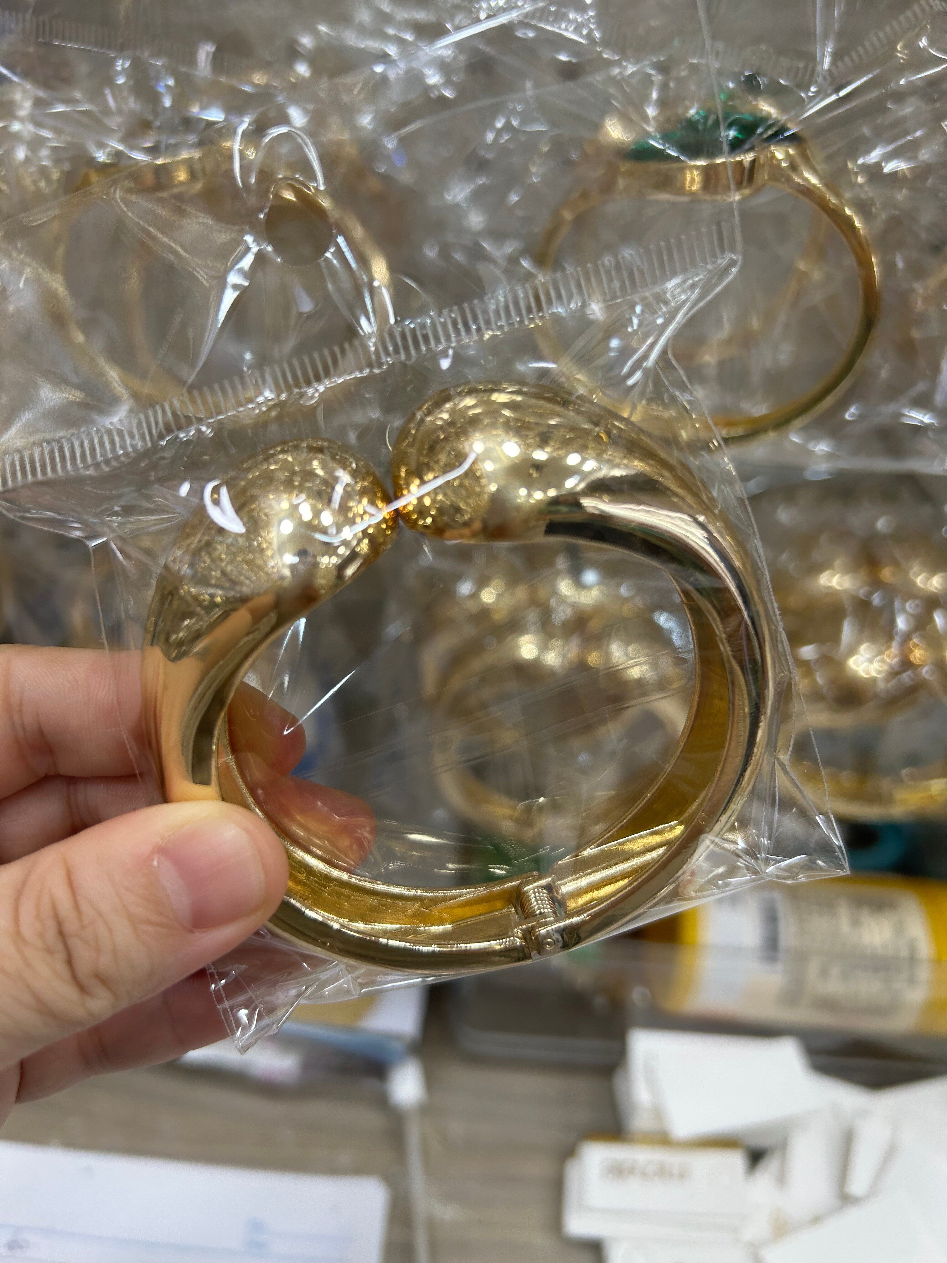 Zircon alloy coarse bangle