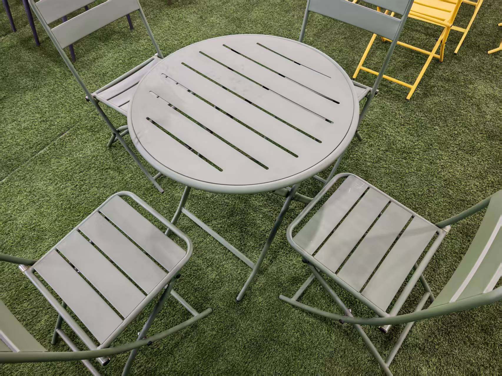 outdoor table and chairs