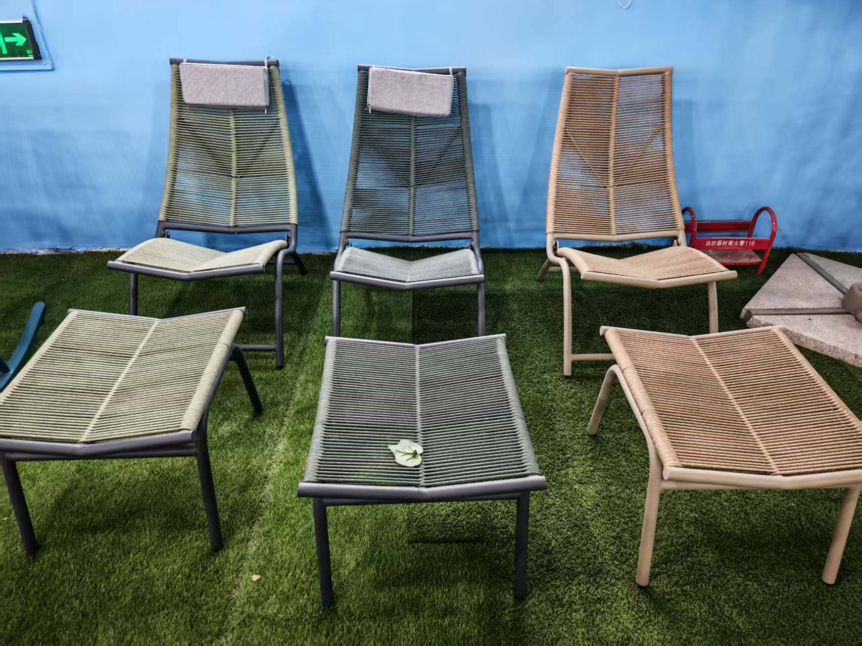 outdoor lounge chair