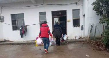 结对帮扶送温暖 辞旧迎新喜洋洋