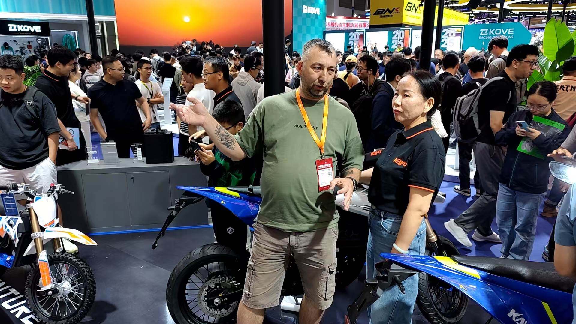 Overseas visitors meet with the REAL ENERGY team on-site