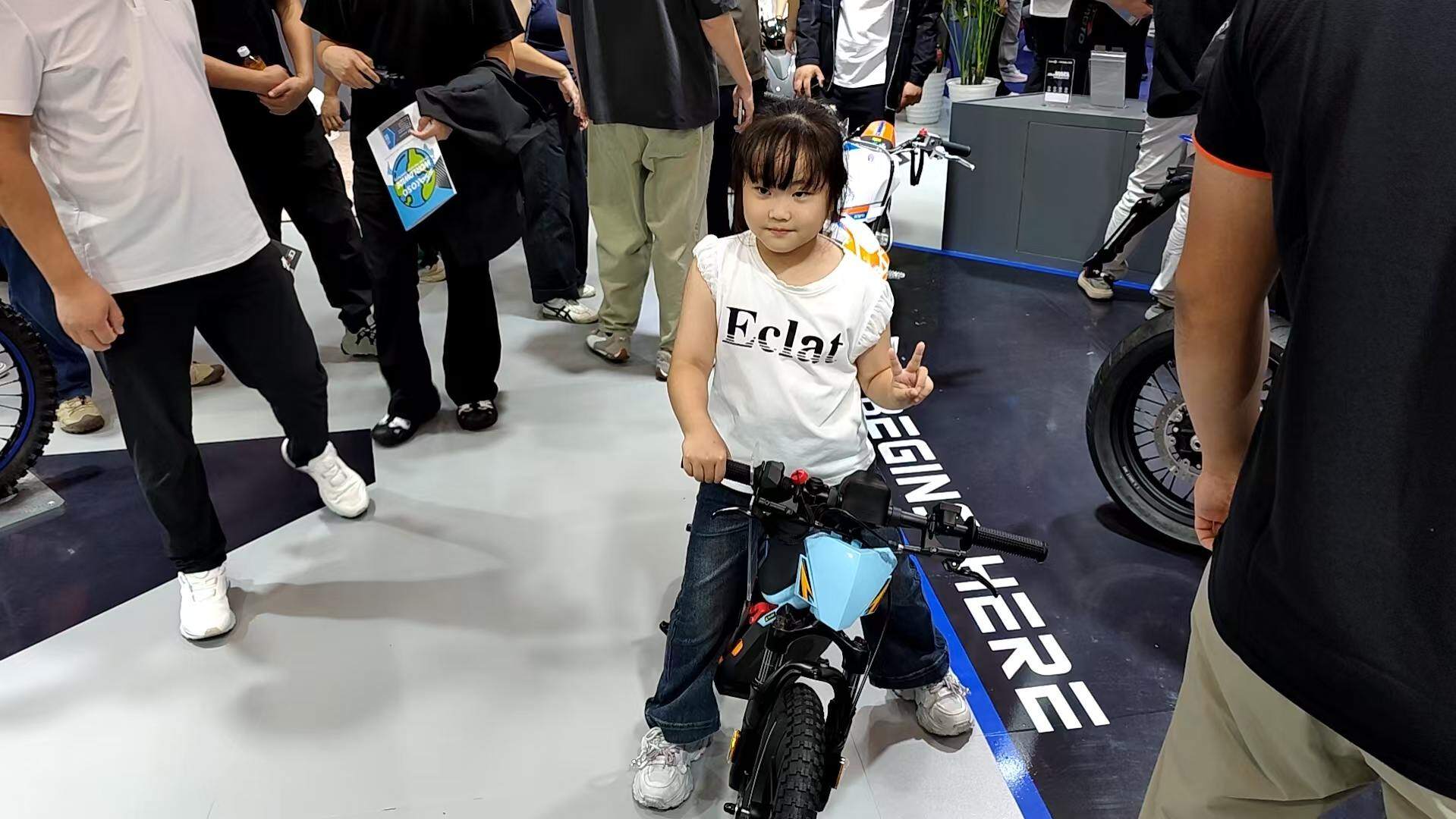 From Curiosity to Experience: REAL ENERGY Captures Family Visitors at the Motorcycle Expo