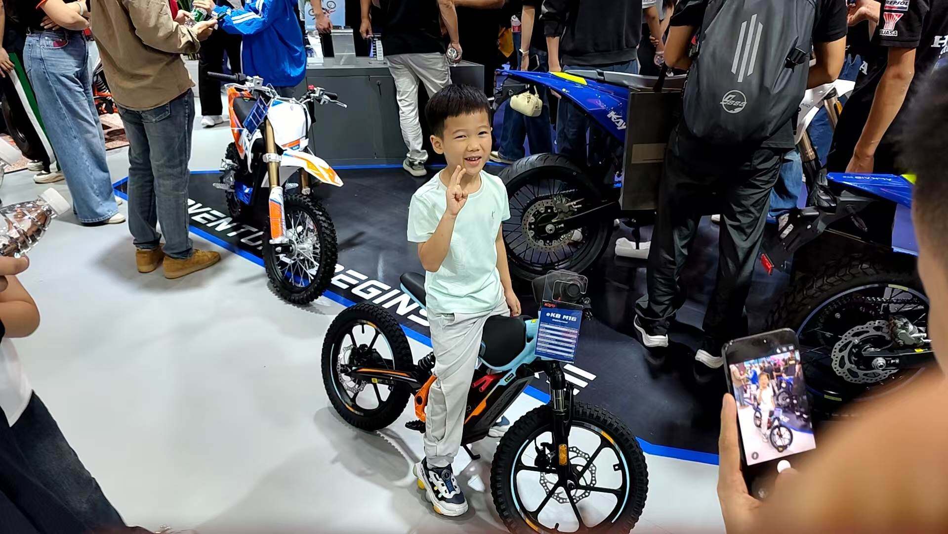 REAL ENERGY Booth: Live Interactive Atmosphere