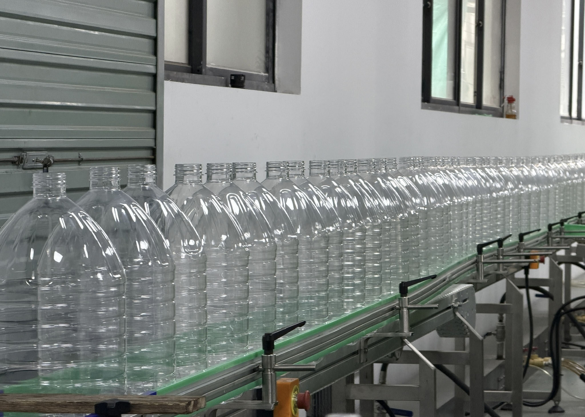 Sourcing High-Oleic vs. Linoleic Sunflower Oil: Which is Right for Your Brand?