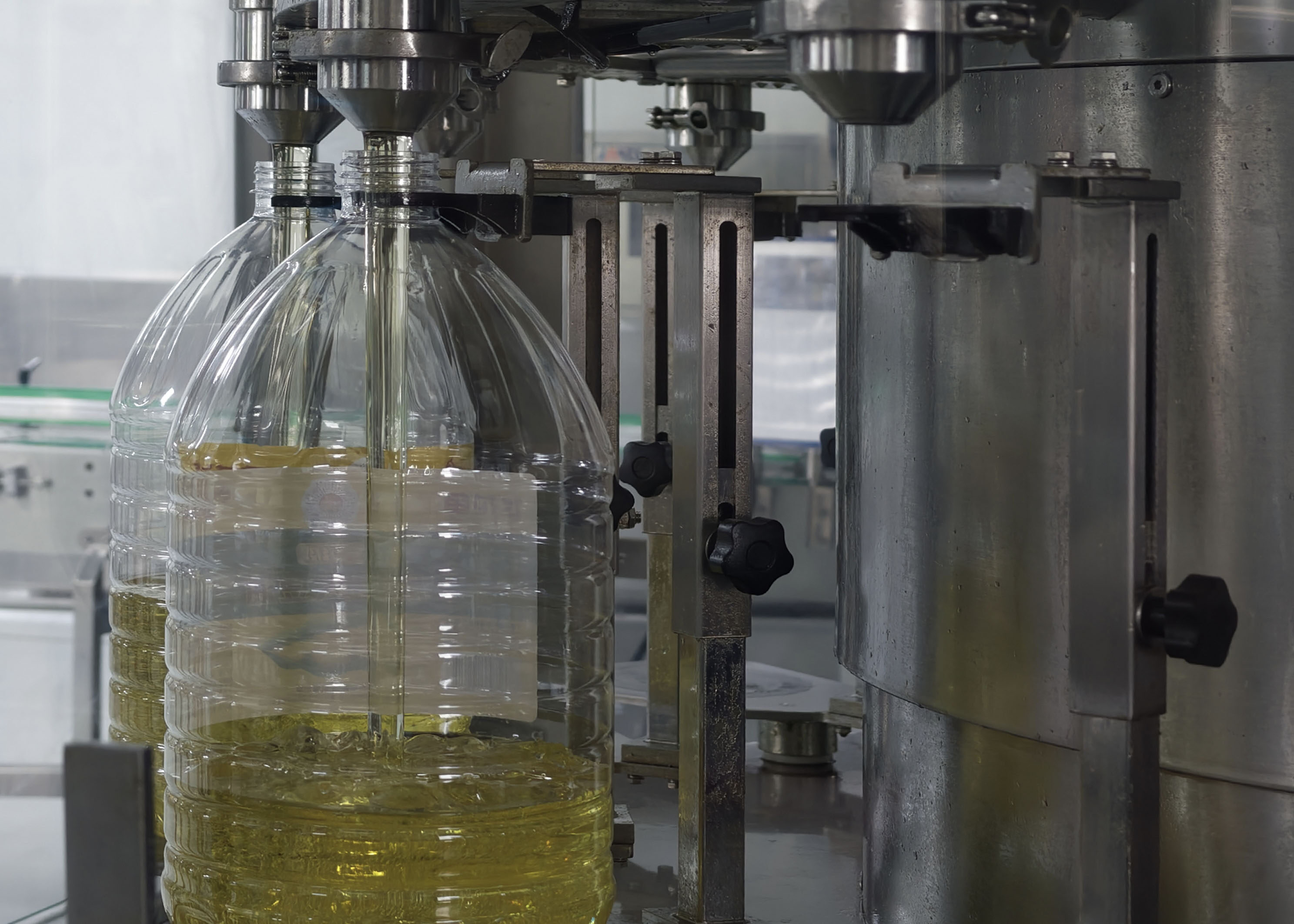 Behind the Scenes: How HOWFUN OIL Ensures 100% Quality Control in Every Shipment