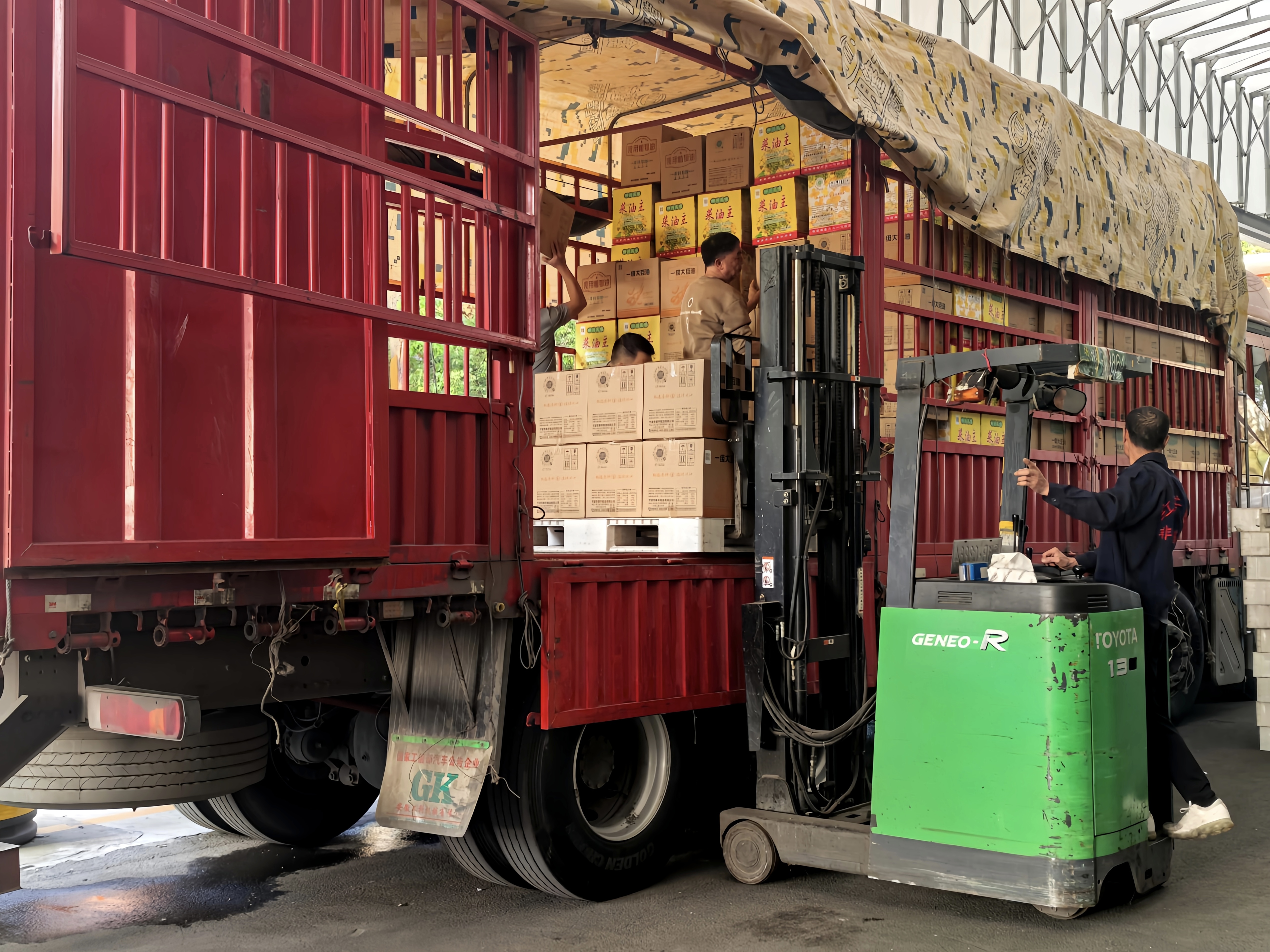 Multi-channel logistics