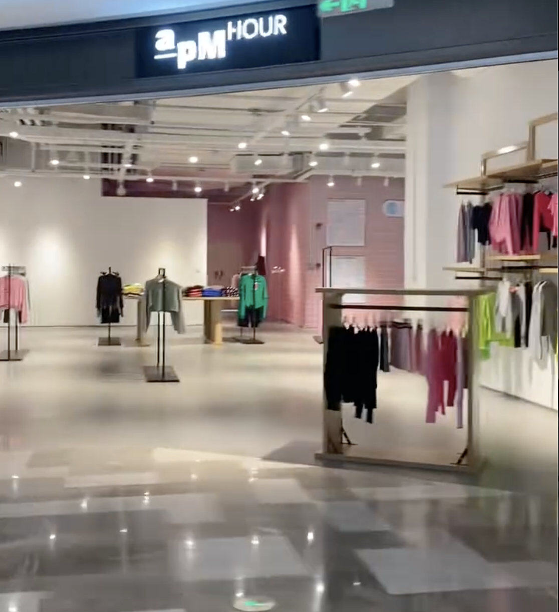 apM HOUR 首位中心店