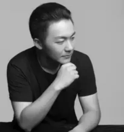 室内所所长黄立清工作照