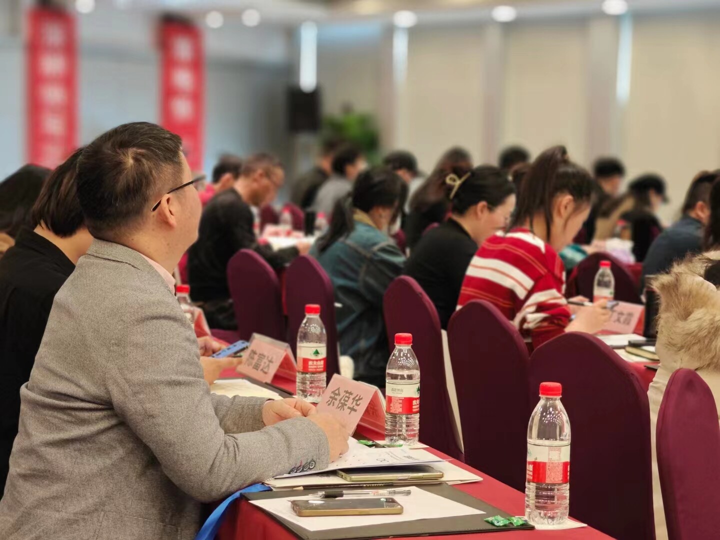 学员专注听讲记录｜张勇快写师资培训现场