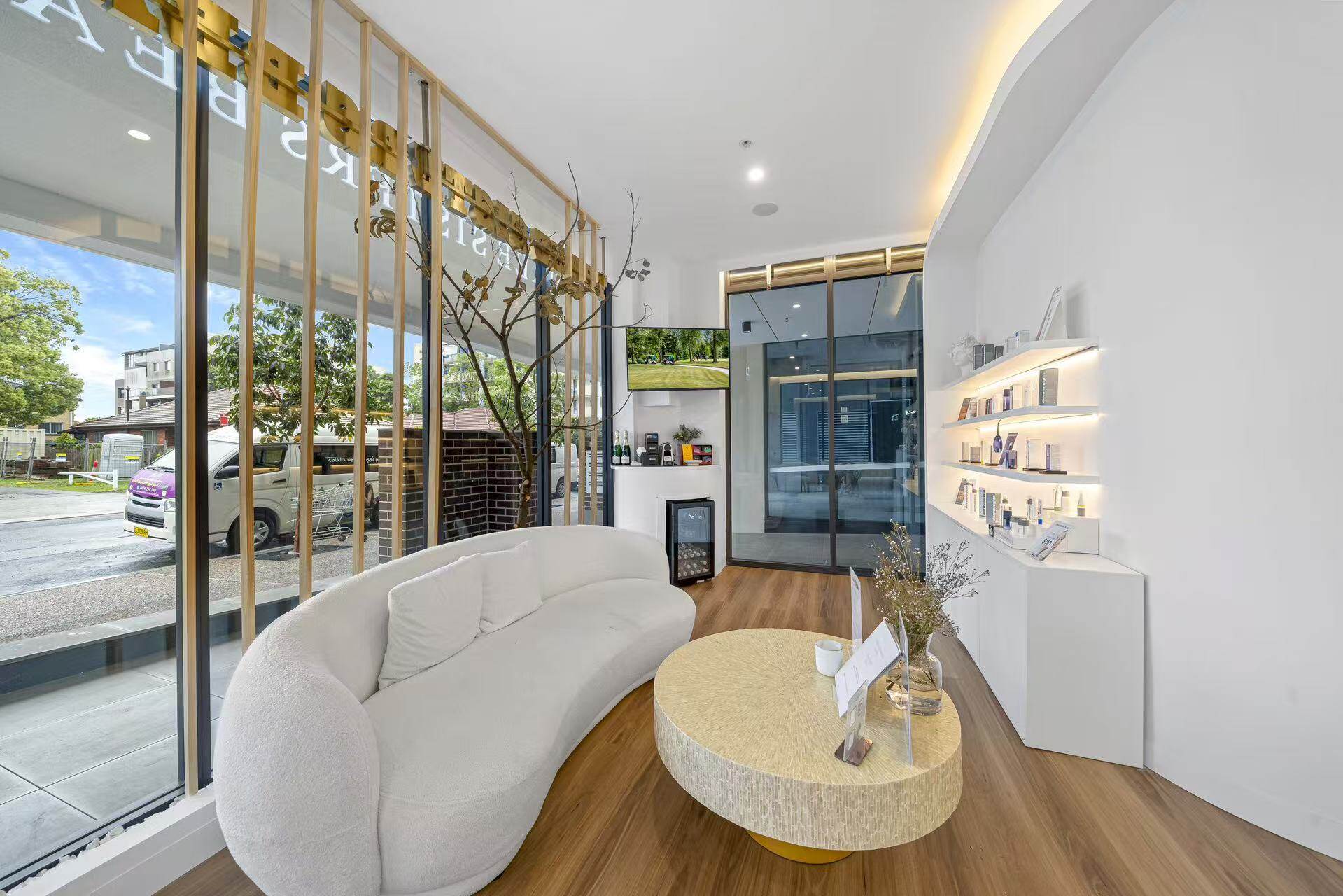 The Benefits of LED Light Therapy for Acne and Anti-Ageing