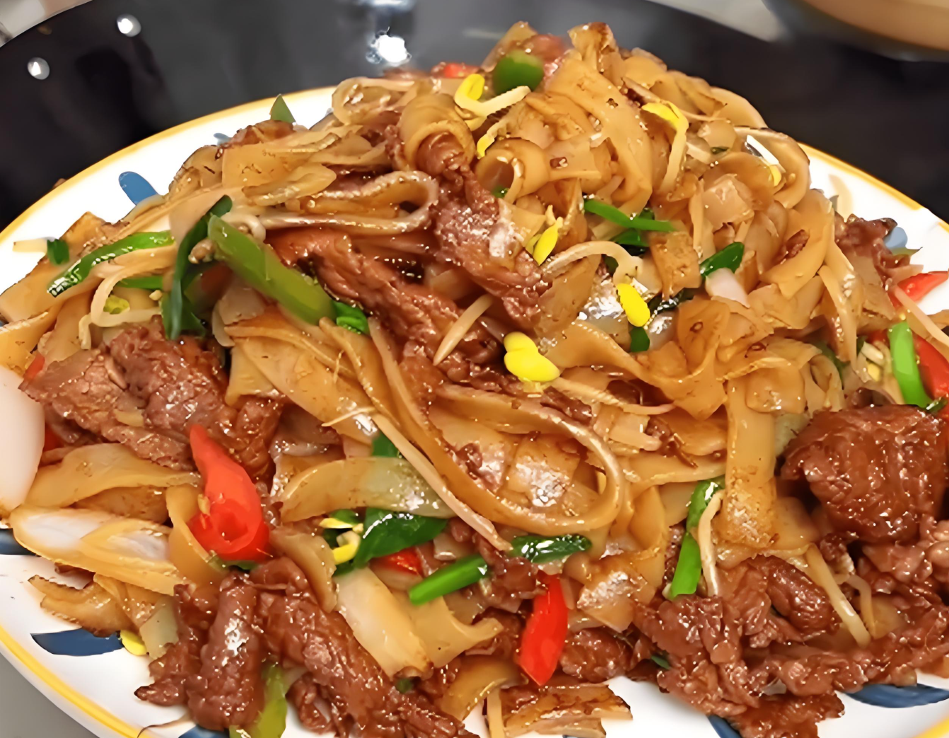 Beef Chow Fun (Stir-fried Rice Noodles)