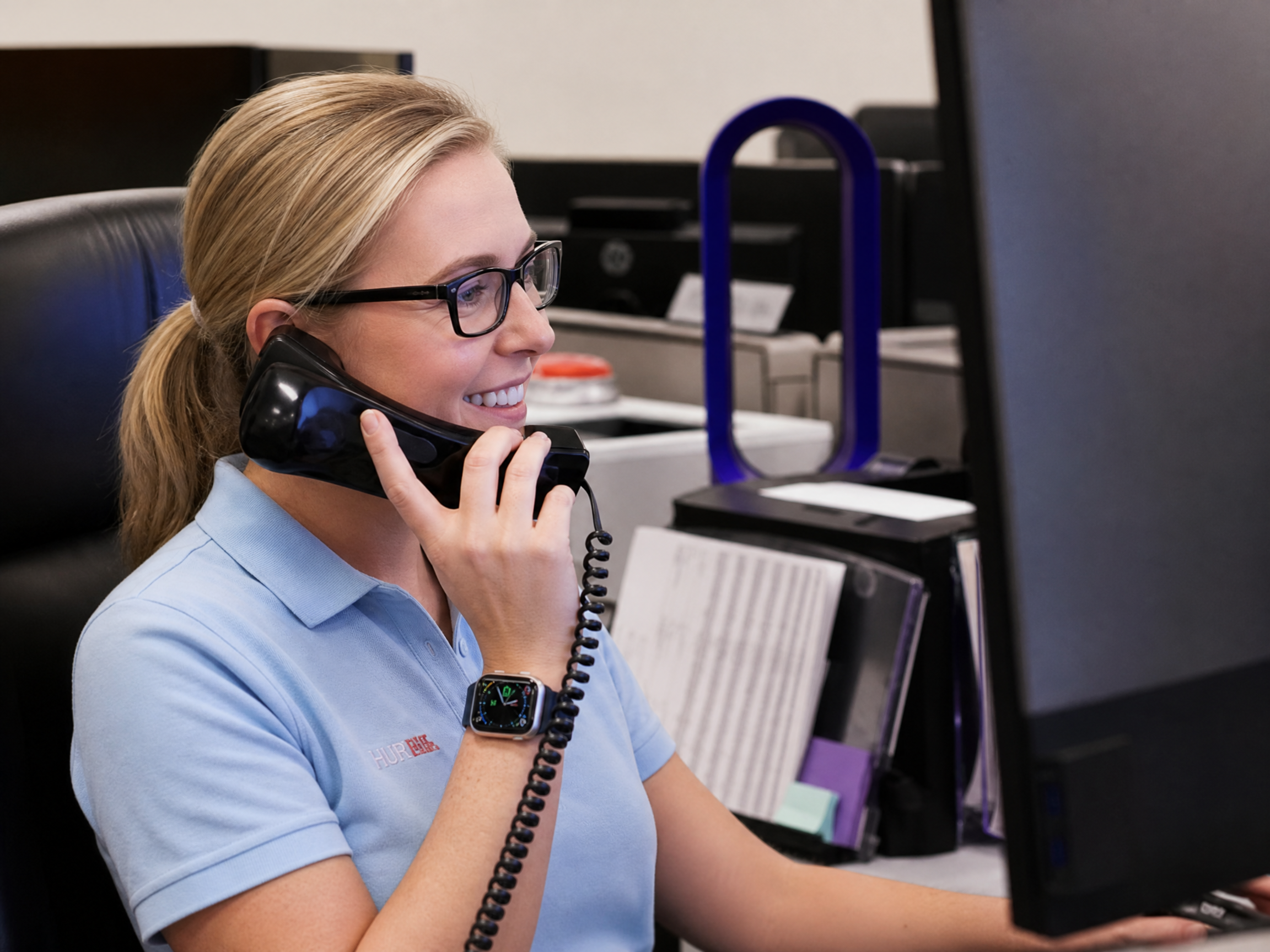 IT equipment specialist on phone call