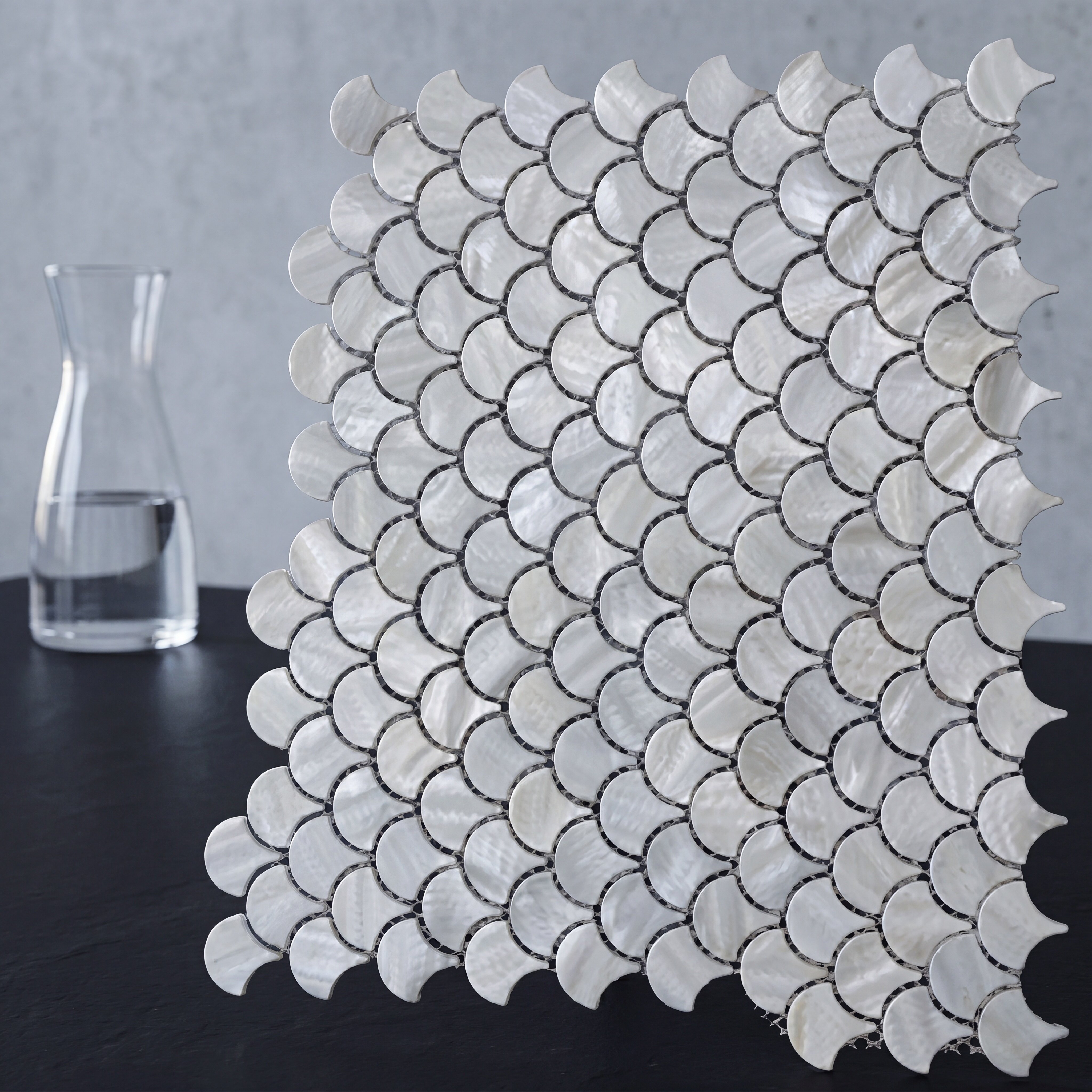 Fan-shaped solid white netting detail 3