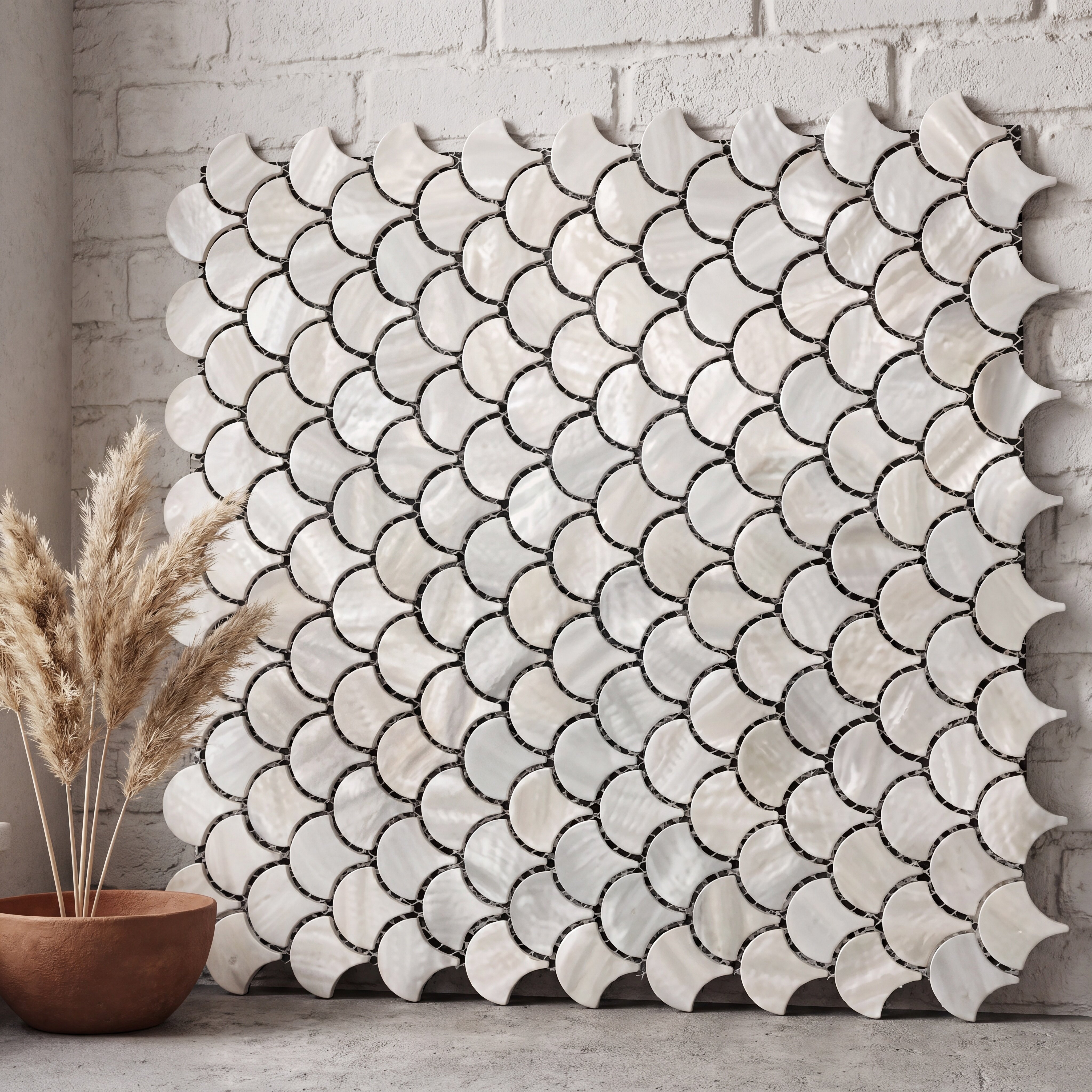 Fan-shaped solid white netting detail 1
