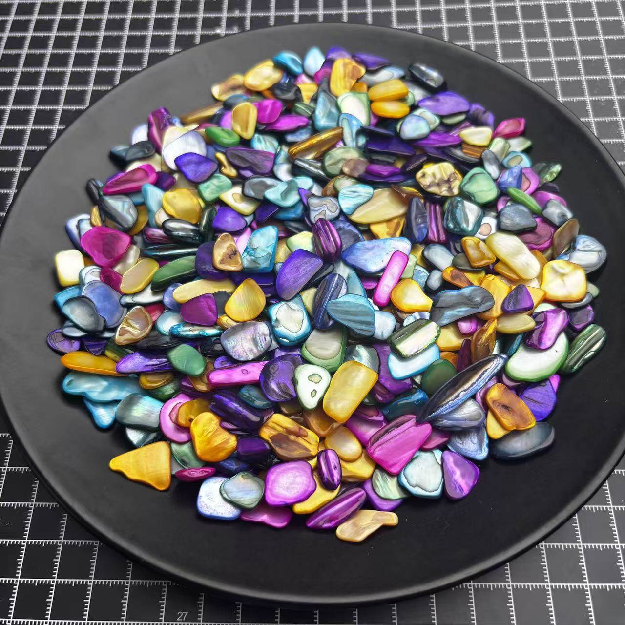 Mixed-color irregular shell granules (10-14mm) Detail shot 1