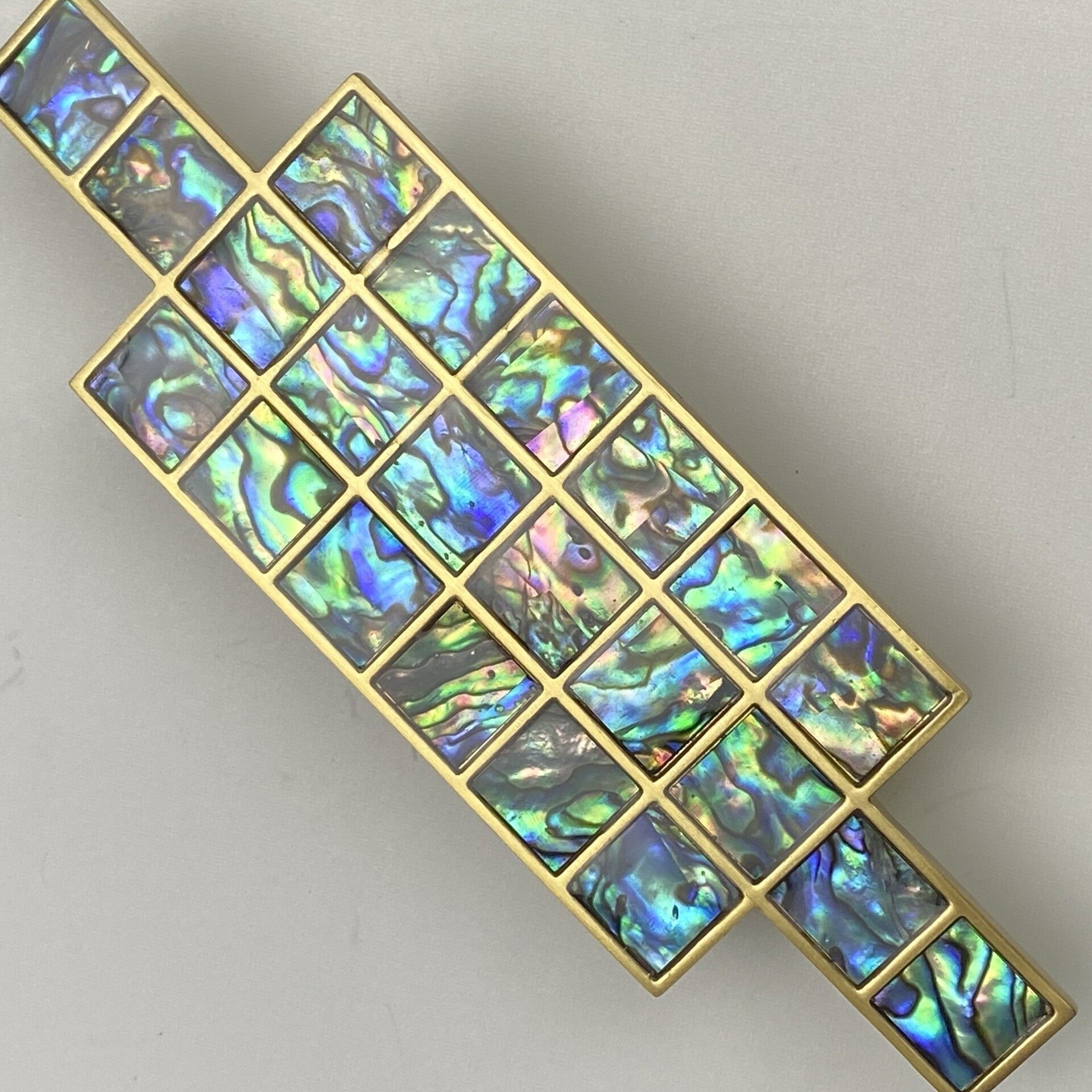 Abalone Shell Brass Cabinet Door Pull (Luxury Shell Hardware) Detail Image 1