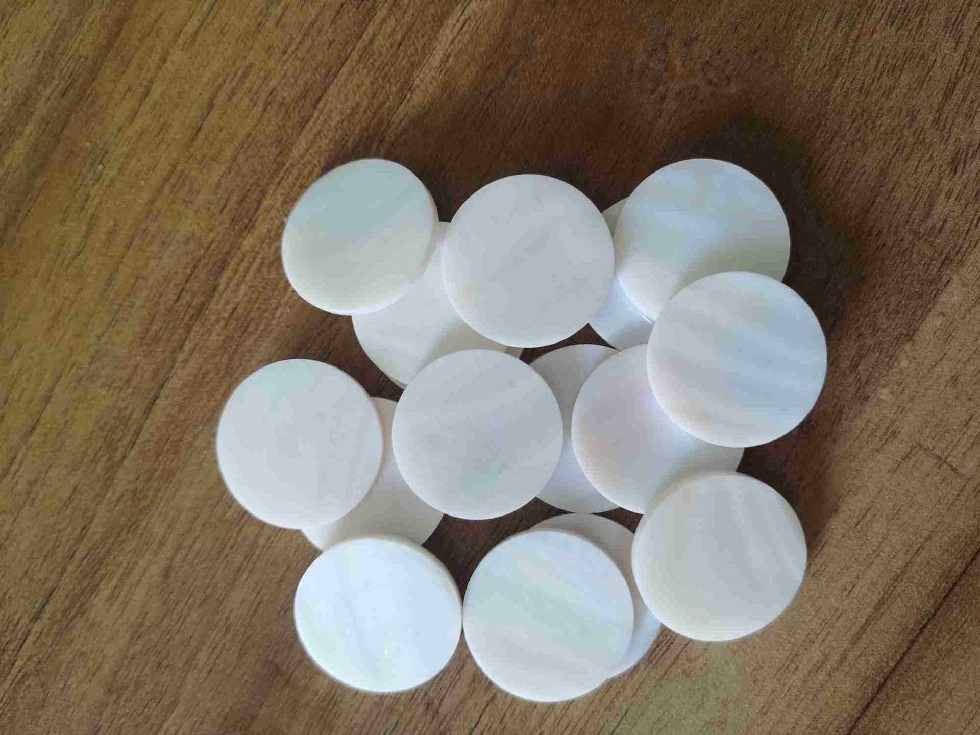 Round freshwater pearl mother-of-pearl discs (loose) - Detail shot 2