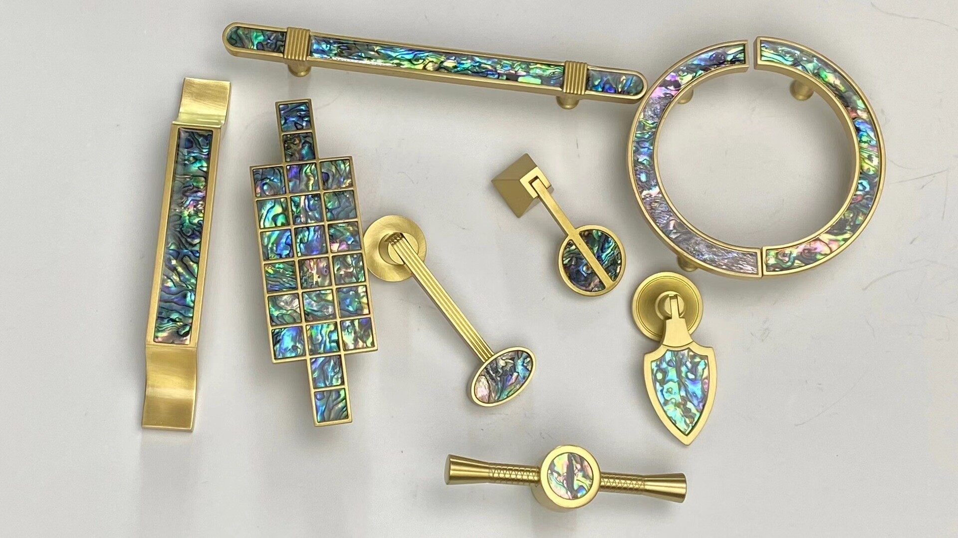 Abalone Shell Brass Cabinet Door Pull (Luxury Shell Hardware) Detail Image 2