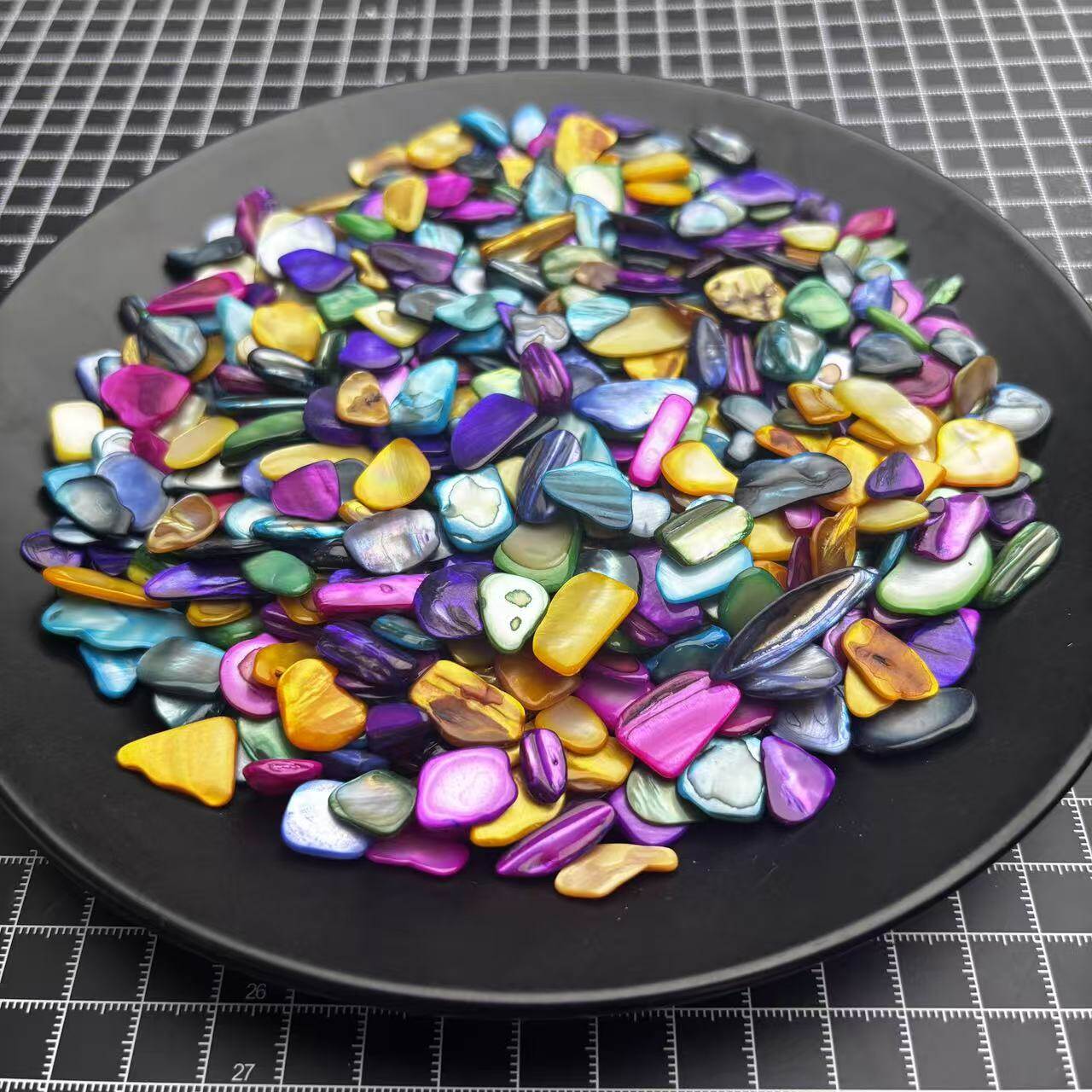 Mixed-color shell irregular loose granules (10-1 4mm)