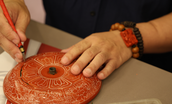 Close-up of the carving experience