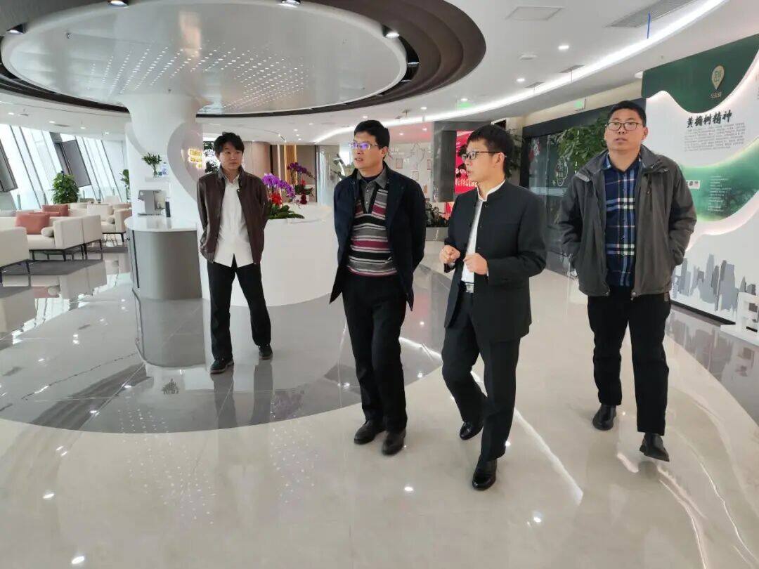 成都理工大学谭全万教授一行莅临四川黄桷树律师事务所参观交流