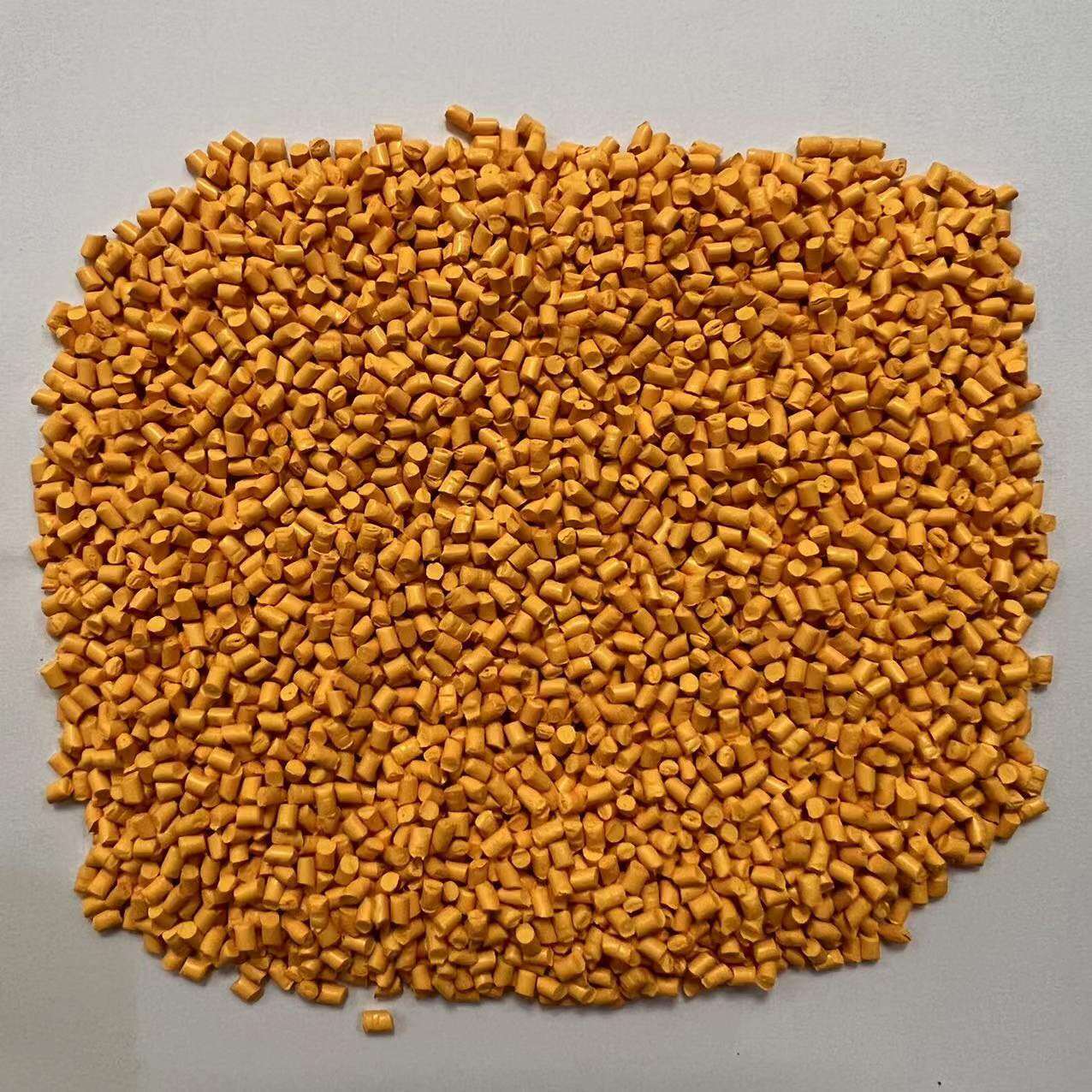 Streak-Free Color Master Batch for Blow Molding