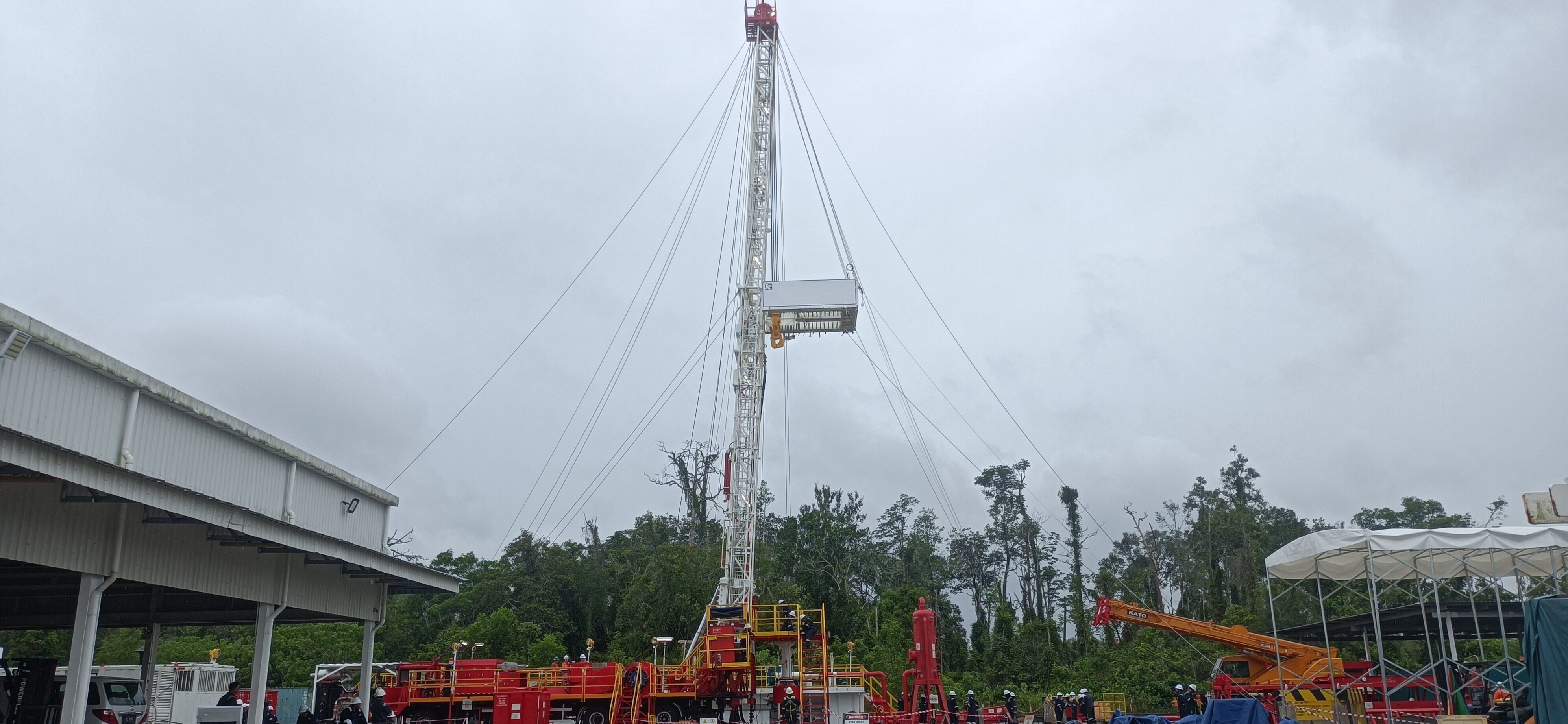 Brunei Shell oilfield XJ450 - 4