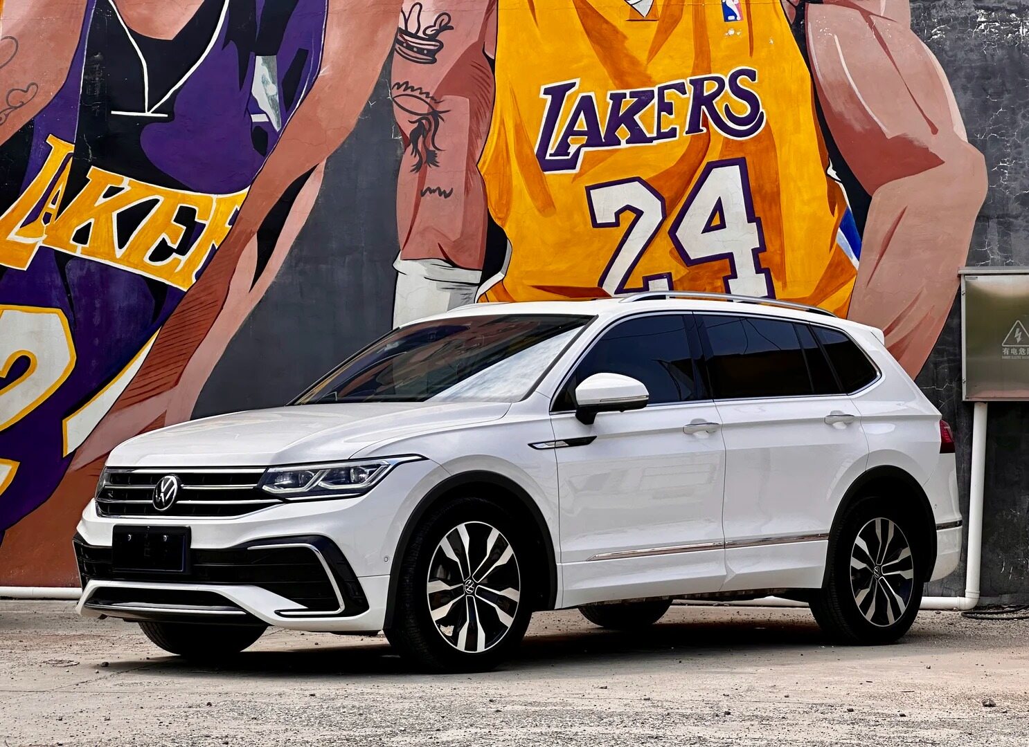 Volkswagen Tiguan L: Audio Upgrade + Soundproofing