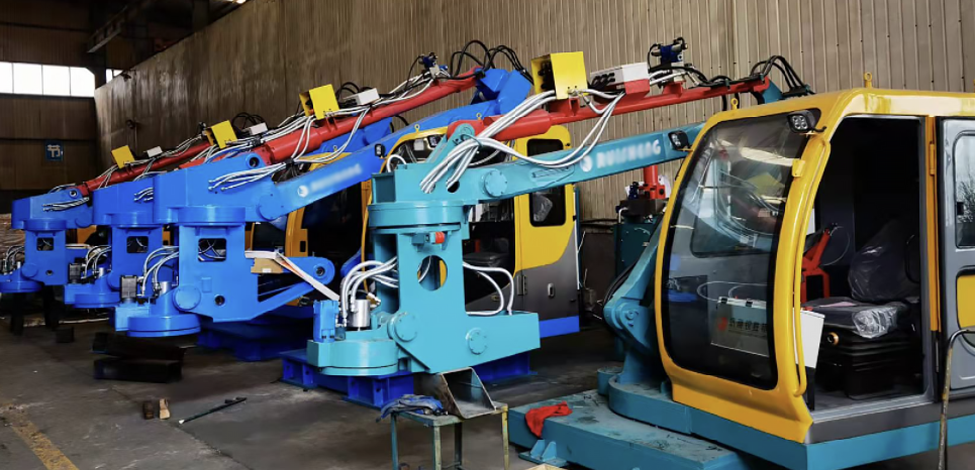 Heavy-duty foundry manipulator for casting handling and positioning