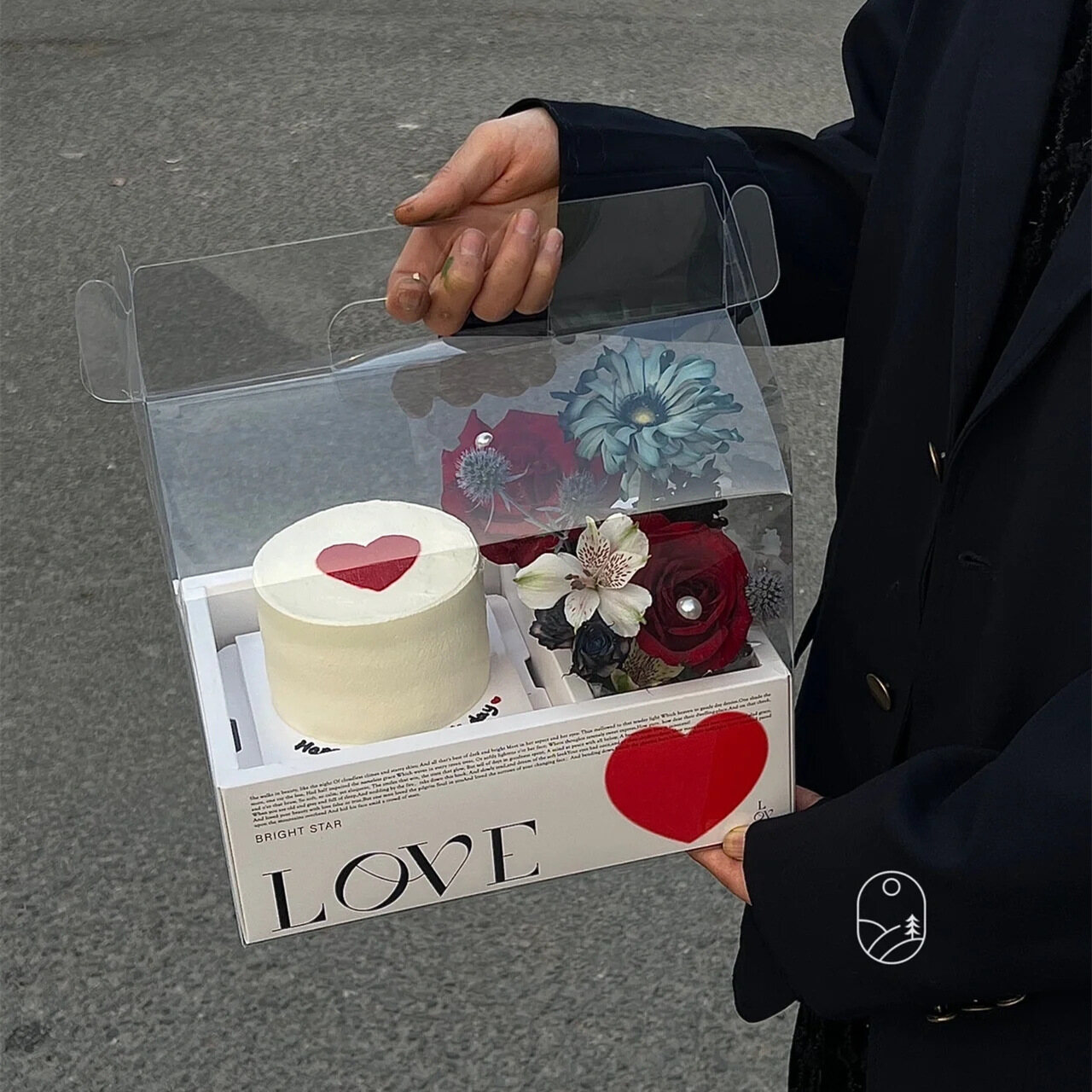 Portable cake flower box