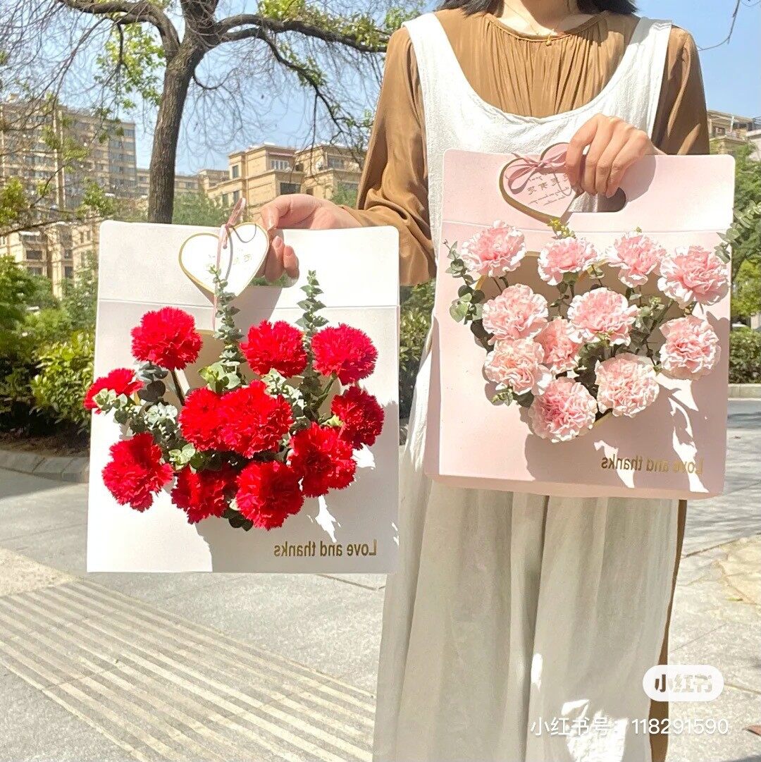 Love Heart Window-Opening Handheld Flower Arrangement Box