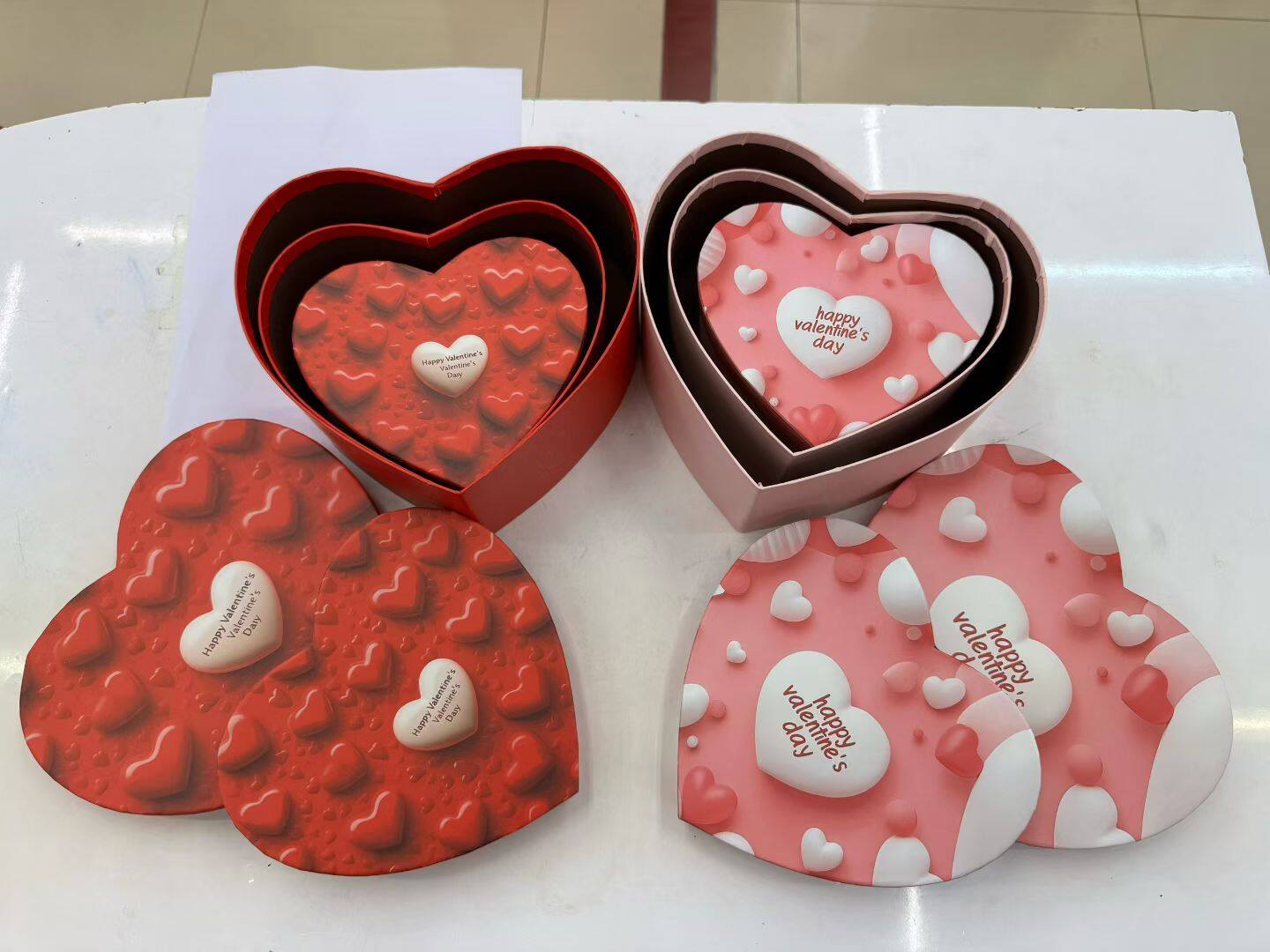 Three-piece heart-shaped gift box with 3D heart pattern print