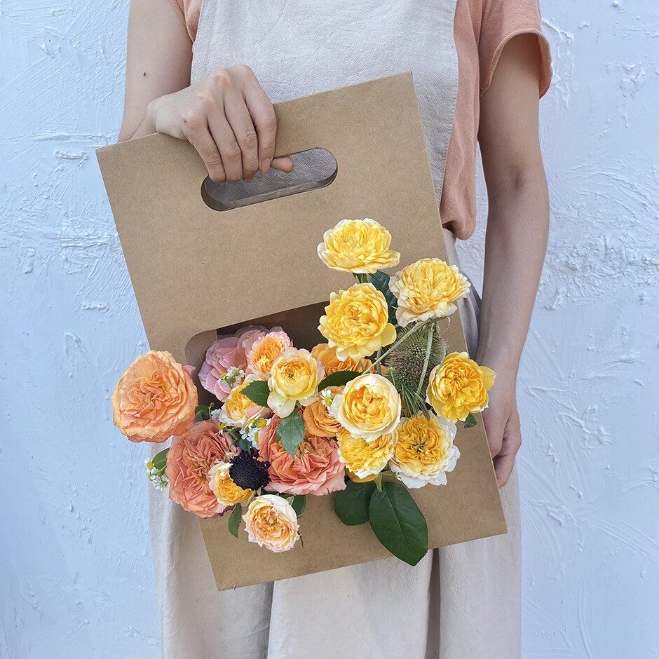 Portable hollow flower arrangement handbag view 4
