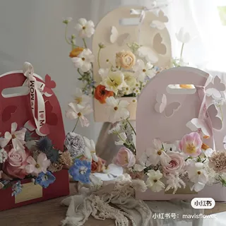 Simple Butterfly Handheld Flower Arrangement Box